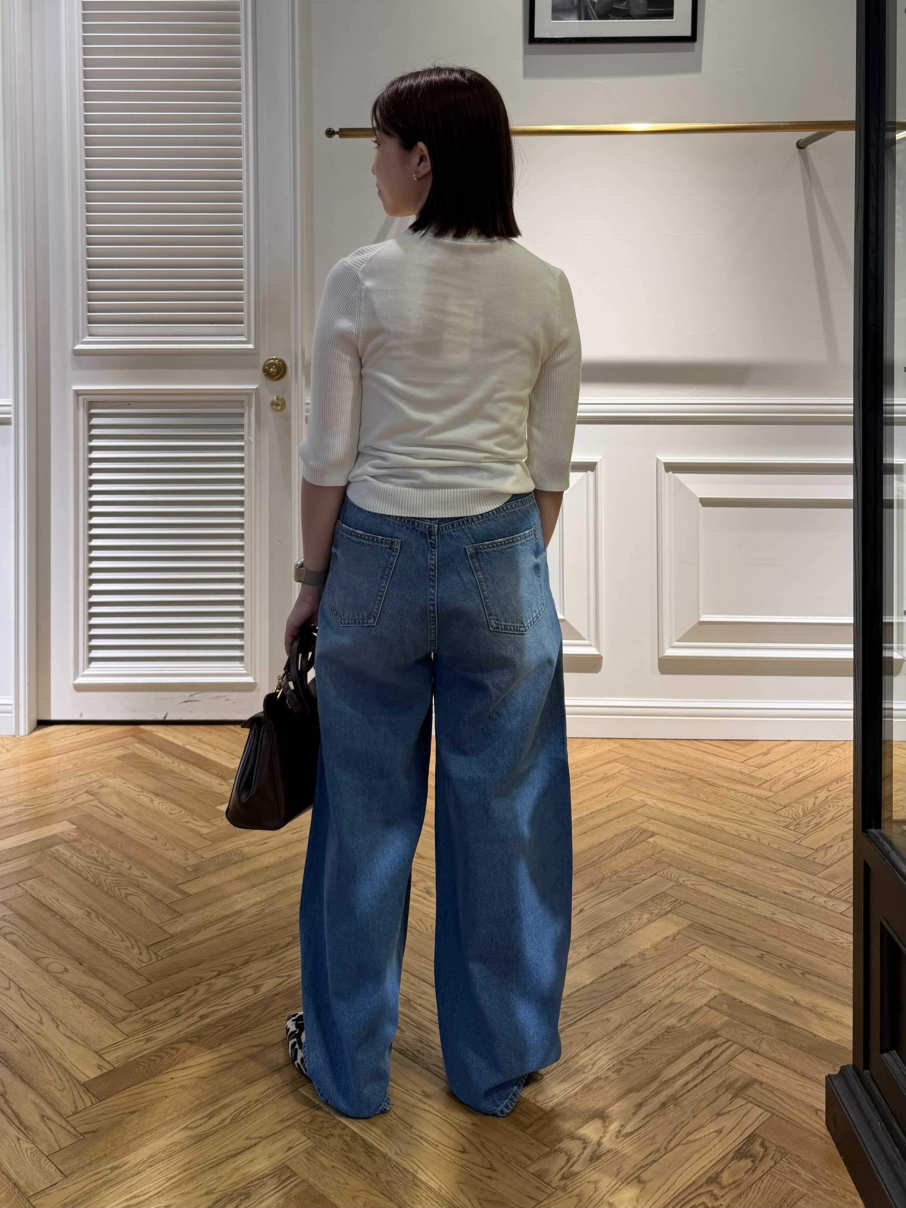 つじ まこさんの「DRESSTERIOR｜ドロスト バギーカービーデニム」を使ったコーディネート