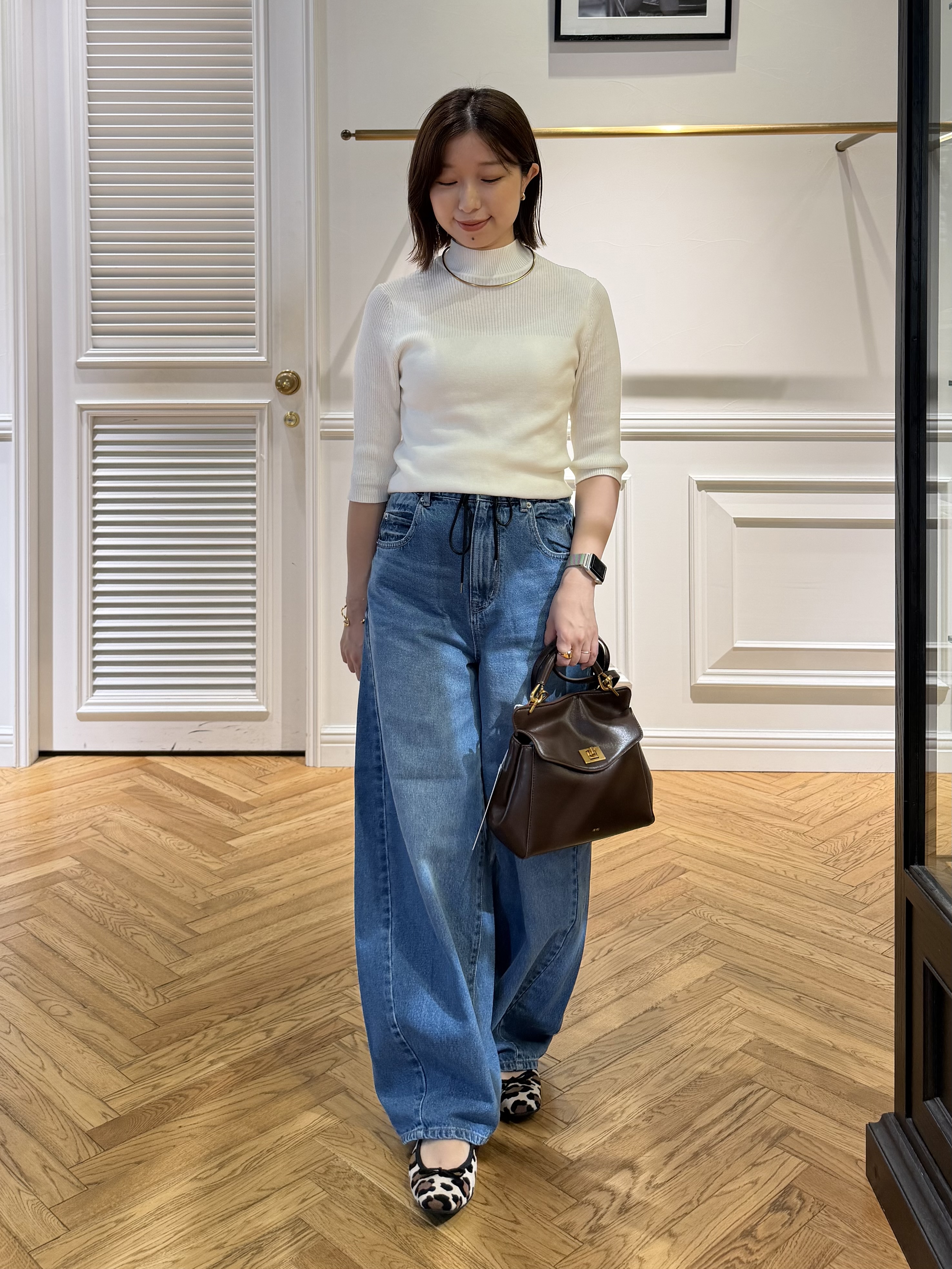 つじ まこさんの「DRESSTERIOR｜ドロスト バギーカービーデニム」を使ったコーディネート