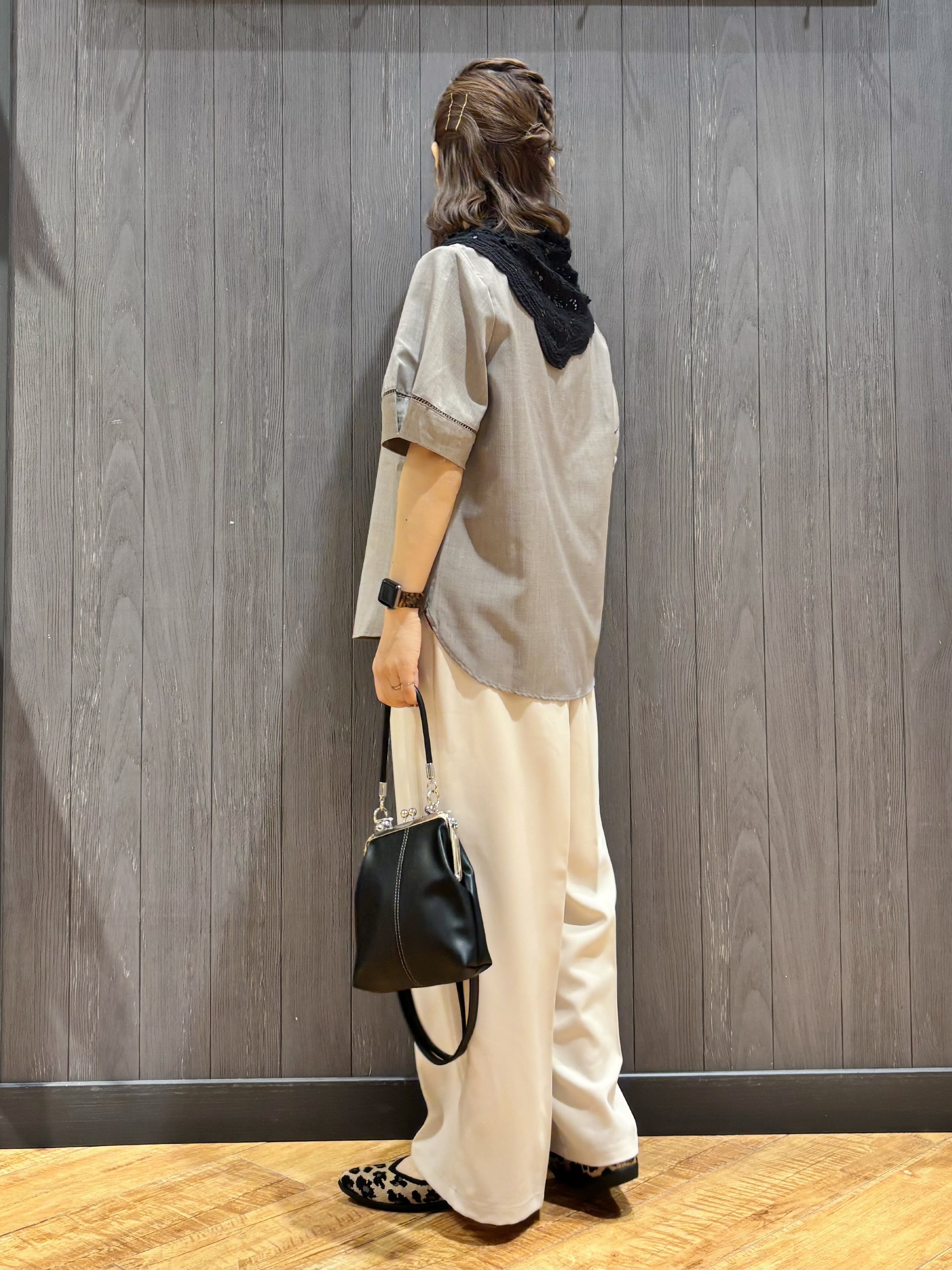 meiさんの「SHOO･LA･RUE｜【洗濯後しわになりにくい/インせずきまる】シンプルだけど女性らしい 麻調スキッパーブラウス」を使ったコーディネート