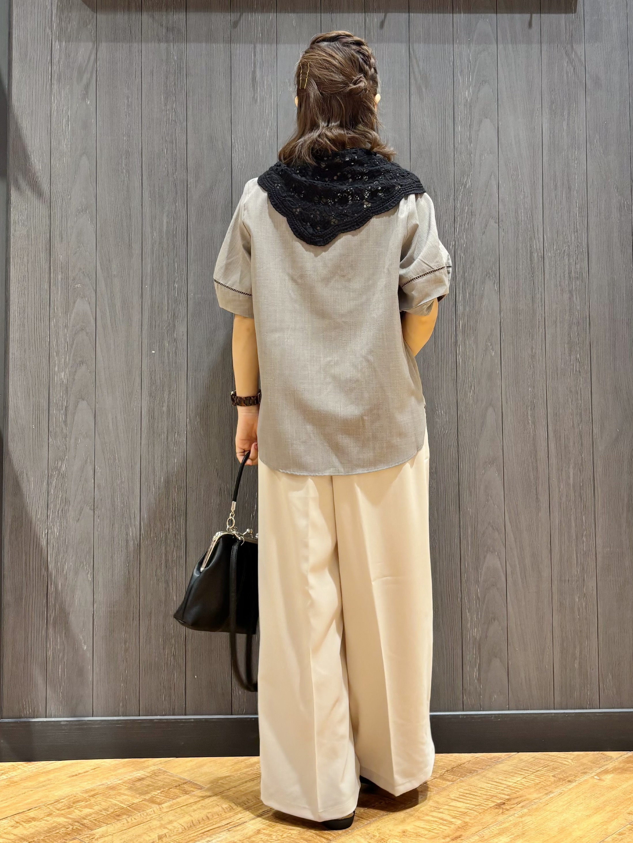 meiさんの「SHOO･LA･RUE｜【洗濯後しわになりにくい/インせずきまる】シンプルだけど女性らしい 麻調スキッパーブラウス」を使ったコーディネート