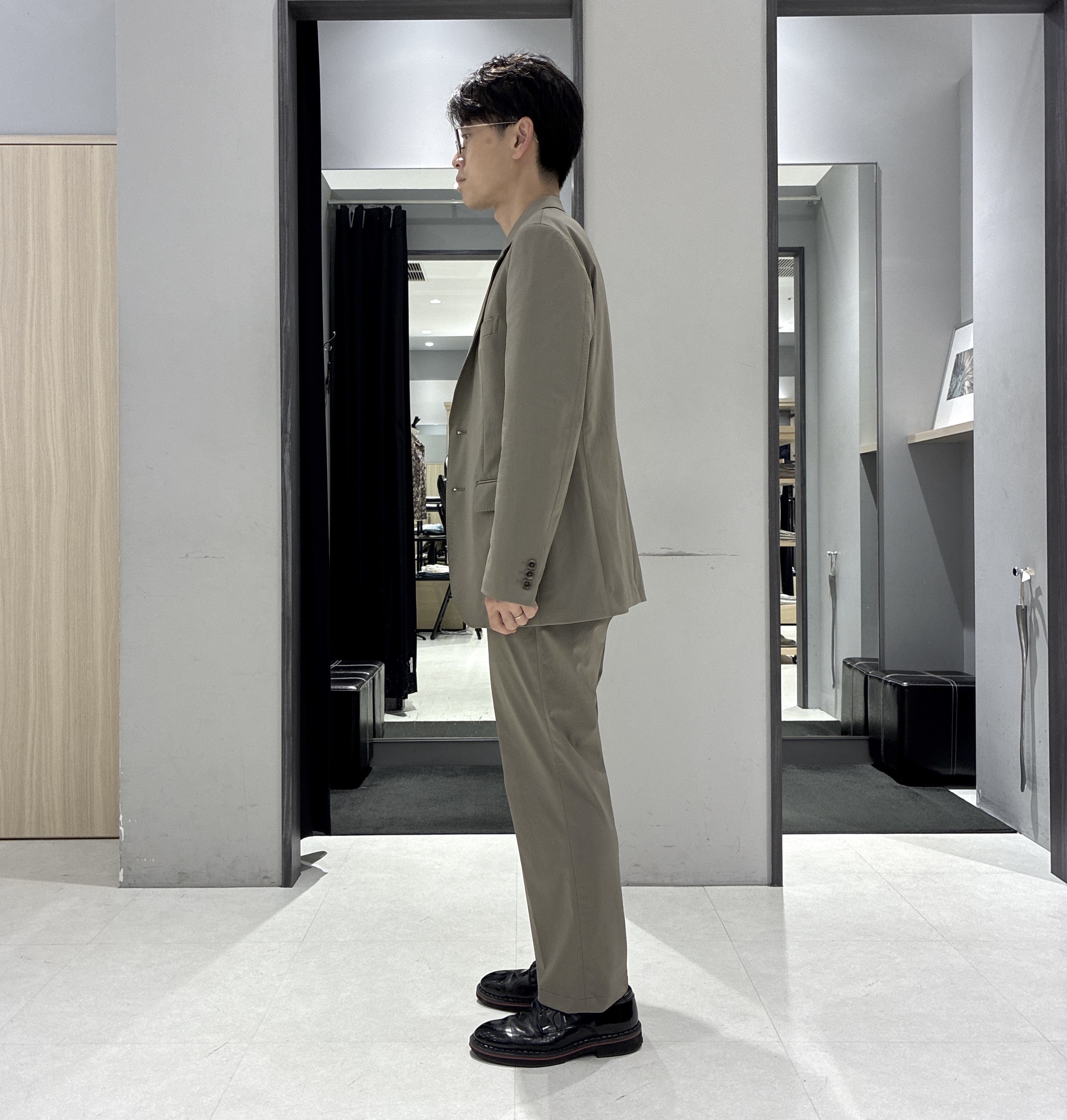 わいずみさんの「TAKEO KIKUCHI｜【360&deg;ストレッチ／軽量】None Of Stress ライト ジャケット（セットアップ対応）」を使ったコーディネート