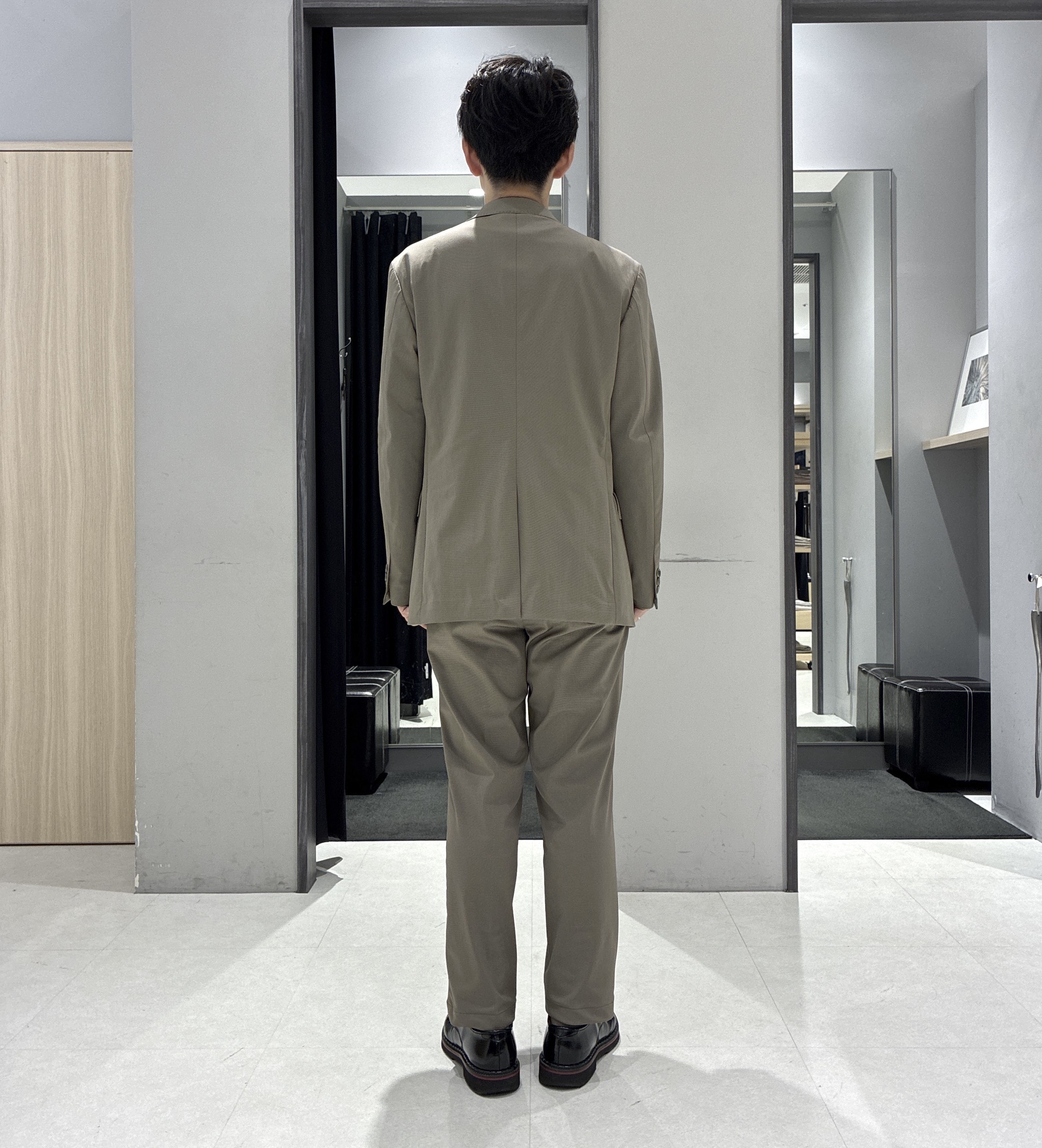 わいずみさんの「TAKEO KIKUCHI｜【360&deg;ストレッチ／軽量】None Of Stress ライト ジャケット（セットアップ対応）」を使ったコーディネート