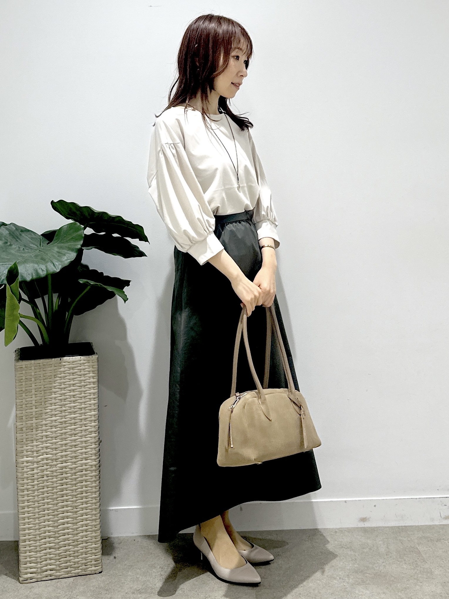 Miwaさんの「UNTITLED｜【楽にきれい見え/体型カバー】パフスリーブジャージトップス」を使ったコーディネート