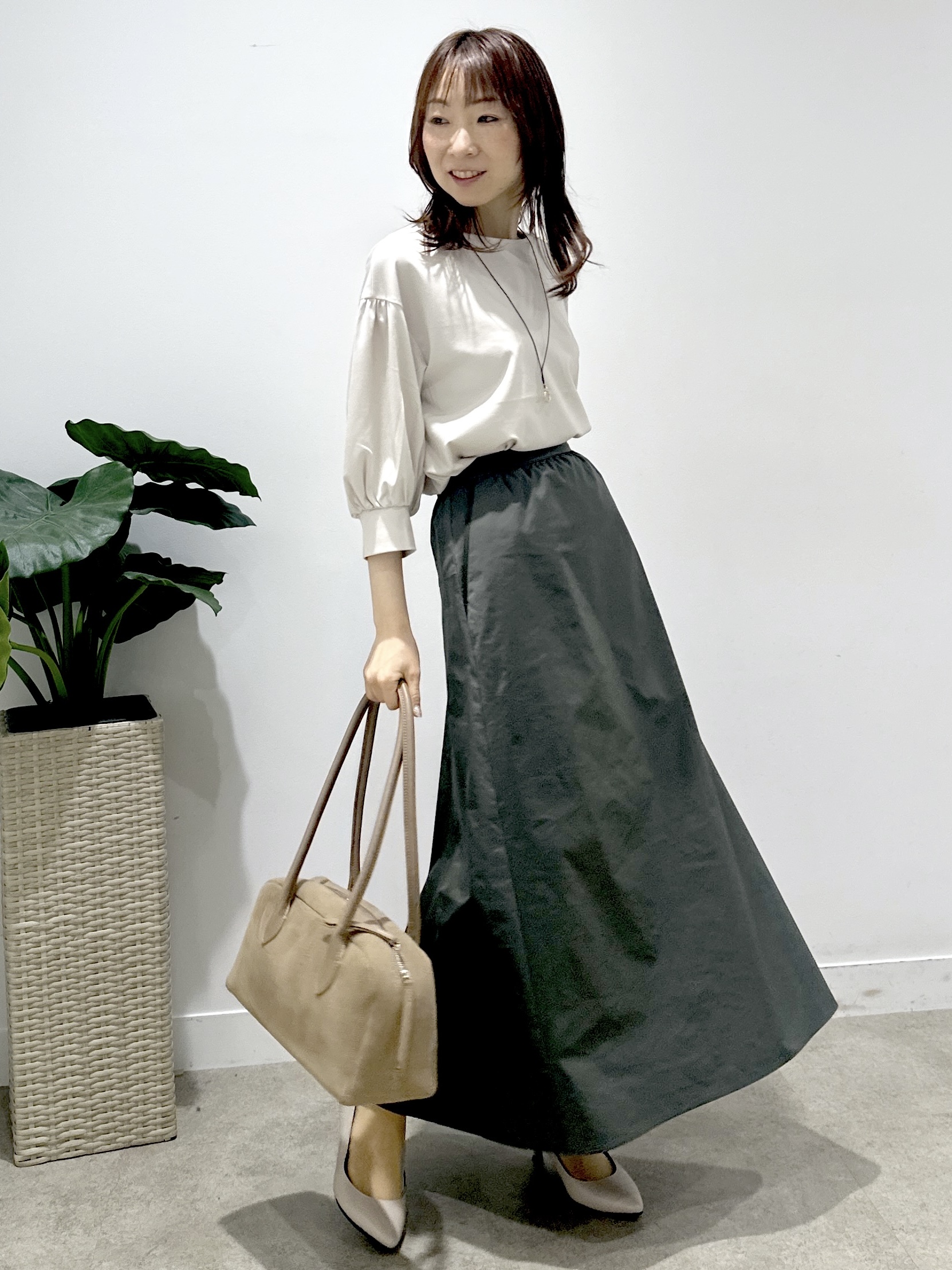 Miwaさんの「UNTITLED｜【楽にきれい見え/体型カバー】パフスリーブジャージトップス」を使ったコーディネート