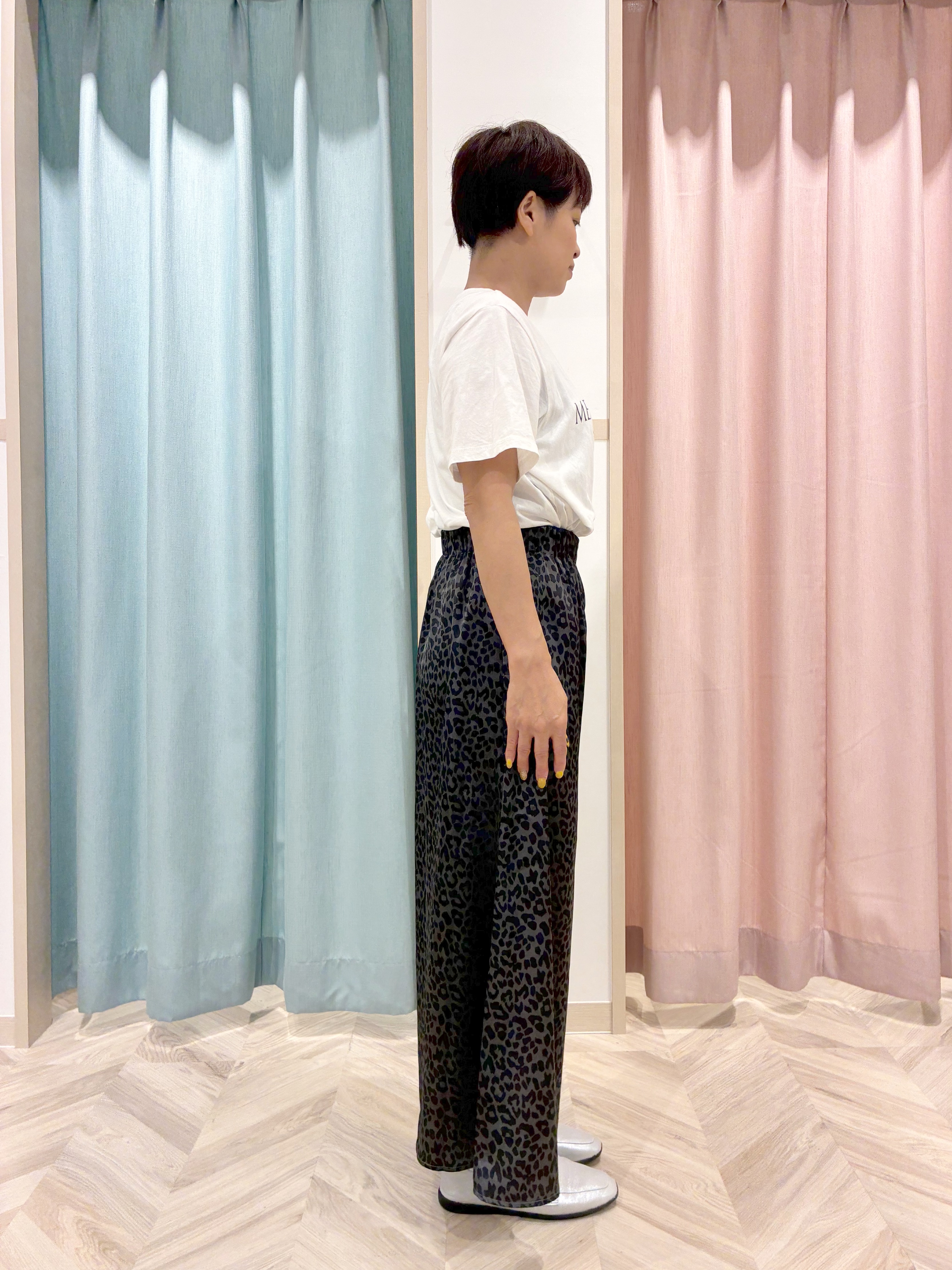 ひとみさんの「SHOO･LA･RUE｜【S-LL/洗濯機可】大人のベーシックカラープリントTシャツ」を使ったコーディネート