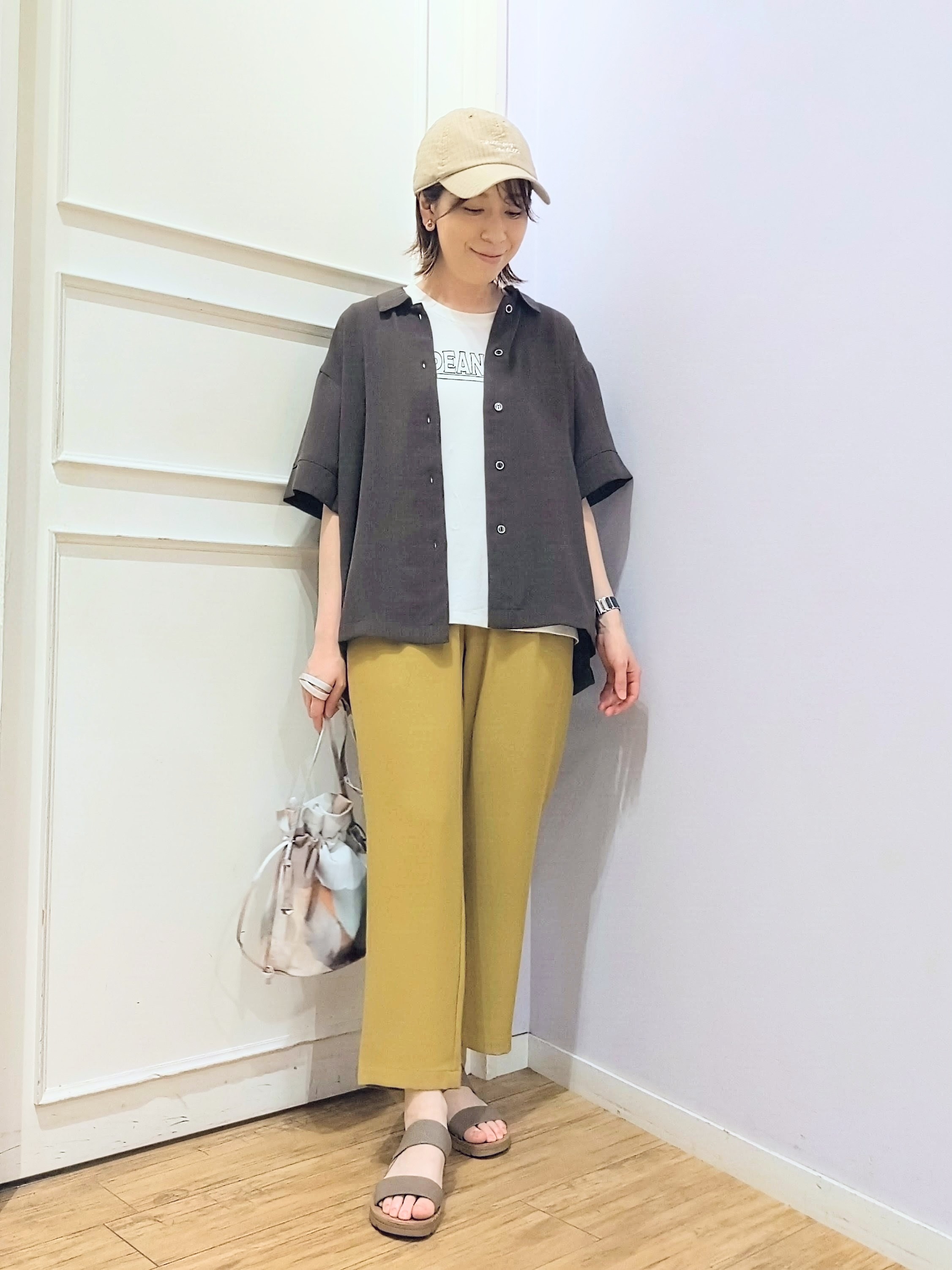 miomioさんの「SHOO･LA･RUE｜【通気性〇/UV/S-LL】洗濯後しわになりにくい とろみストライプシャツ」を使ったコーディネート