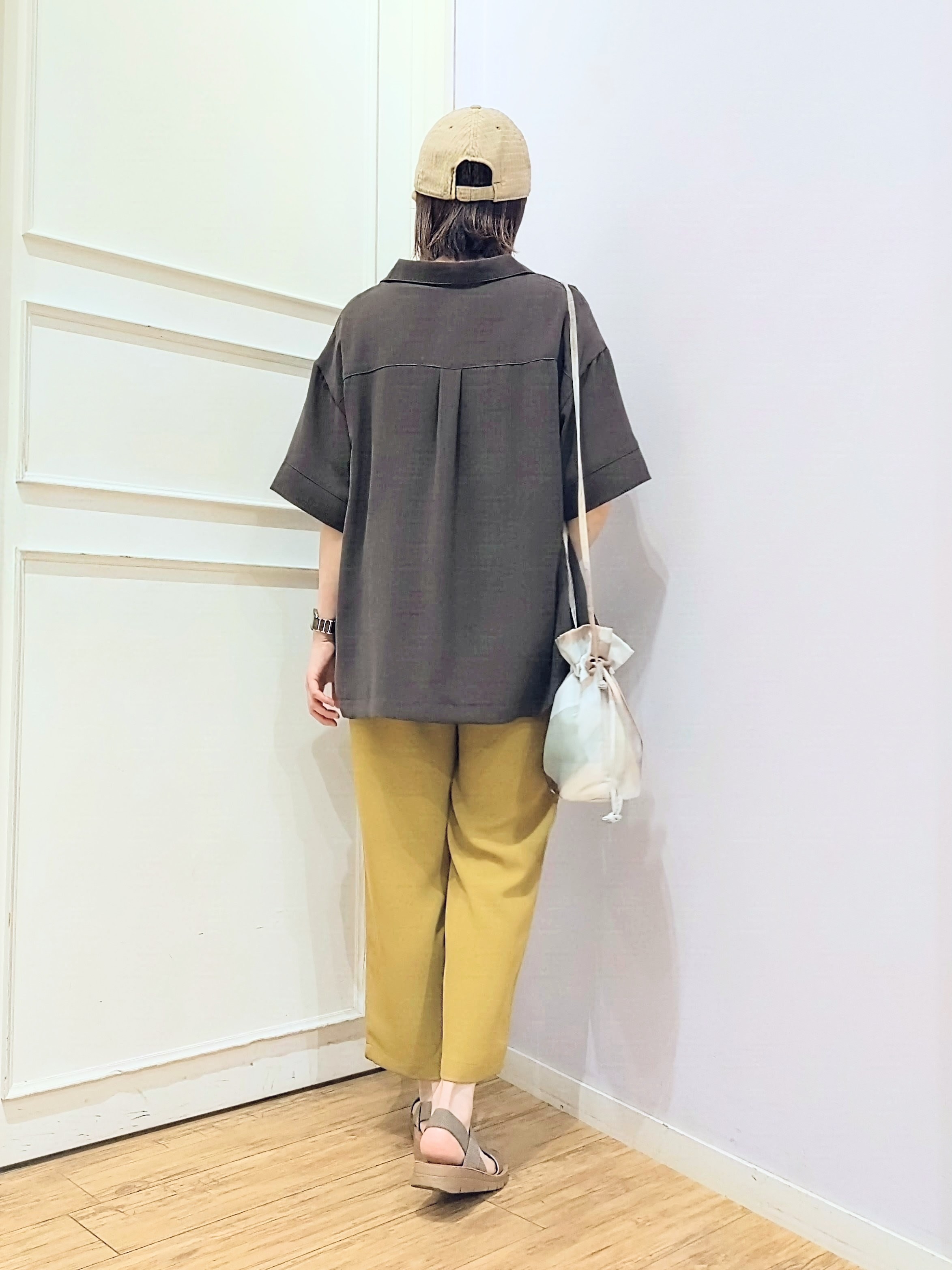 miomioさんの「SHOO･LA･RUE｜【通気性〇/UV/S-LL】洗濯後しわになりにくい とろみストライプシャツ」を使ったコーディネート