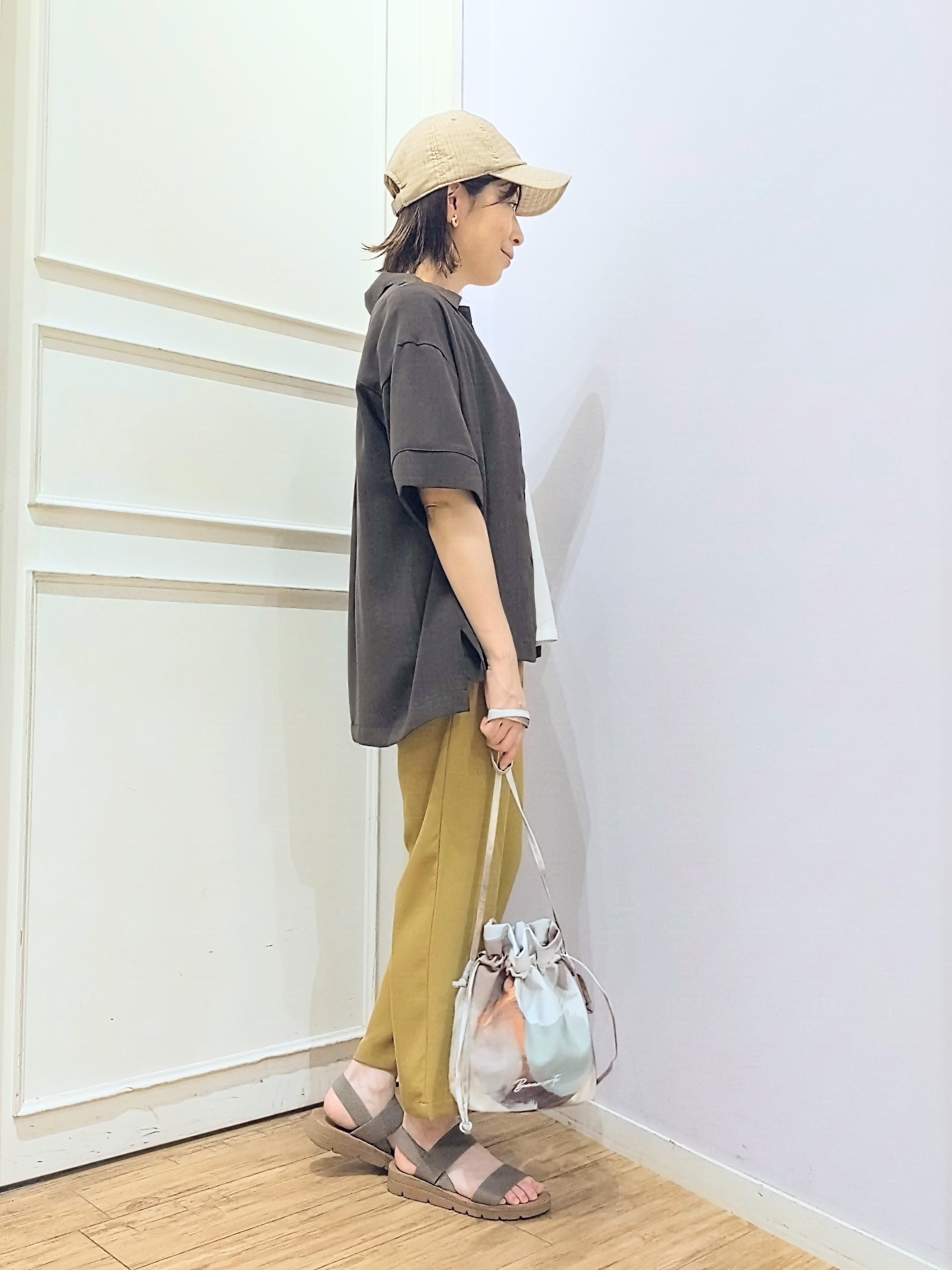 miomioさんの「SHOO･LA･RUE｜【通気性〇/UV/S-LL】洗濯後しわになりにくい とろみストライプシャツ」を使ったコーディネート