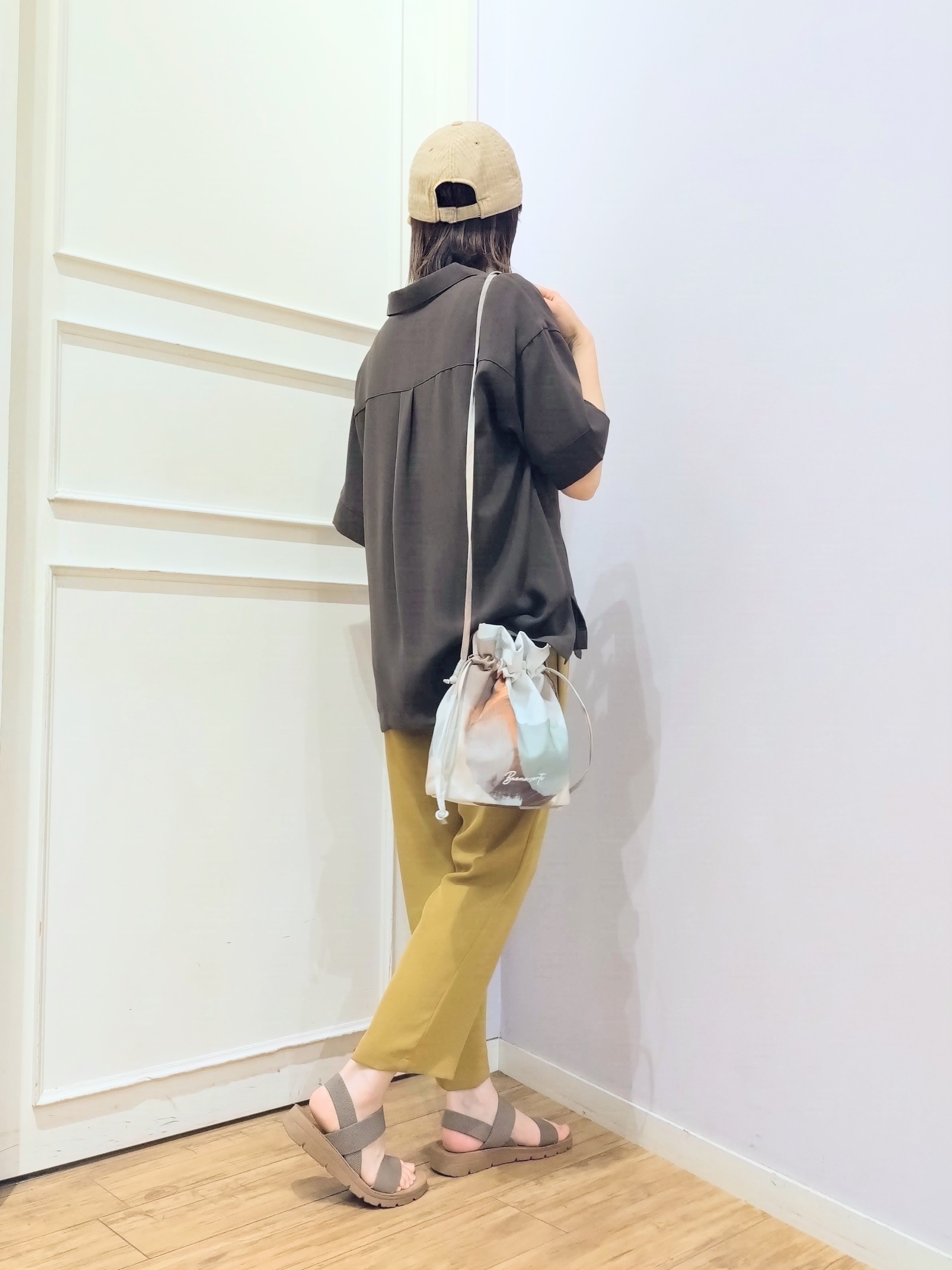 miomioさんの「SHOO･LA･RUE｜【通気性〇/UV/S-LL】洗濯後しわになりにくい とろみストライプシャツ」を使ったコーディネート