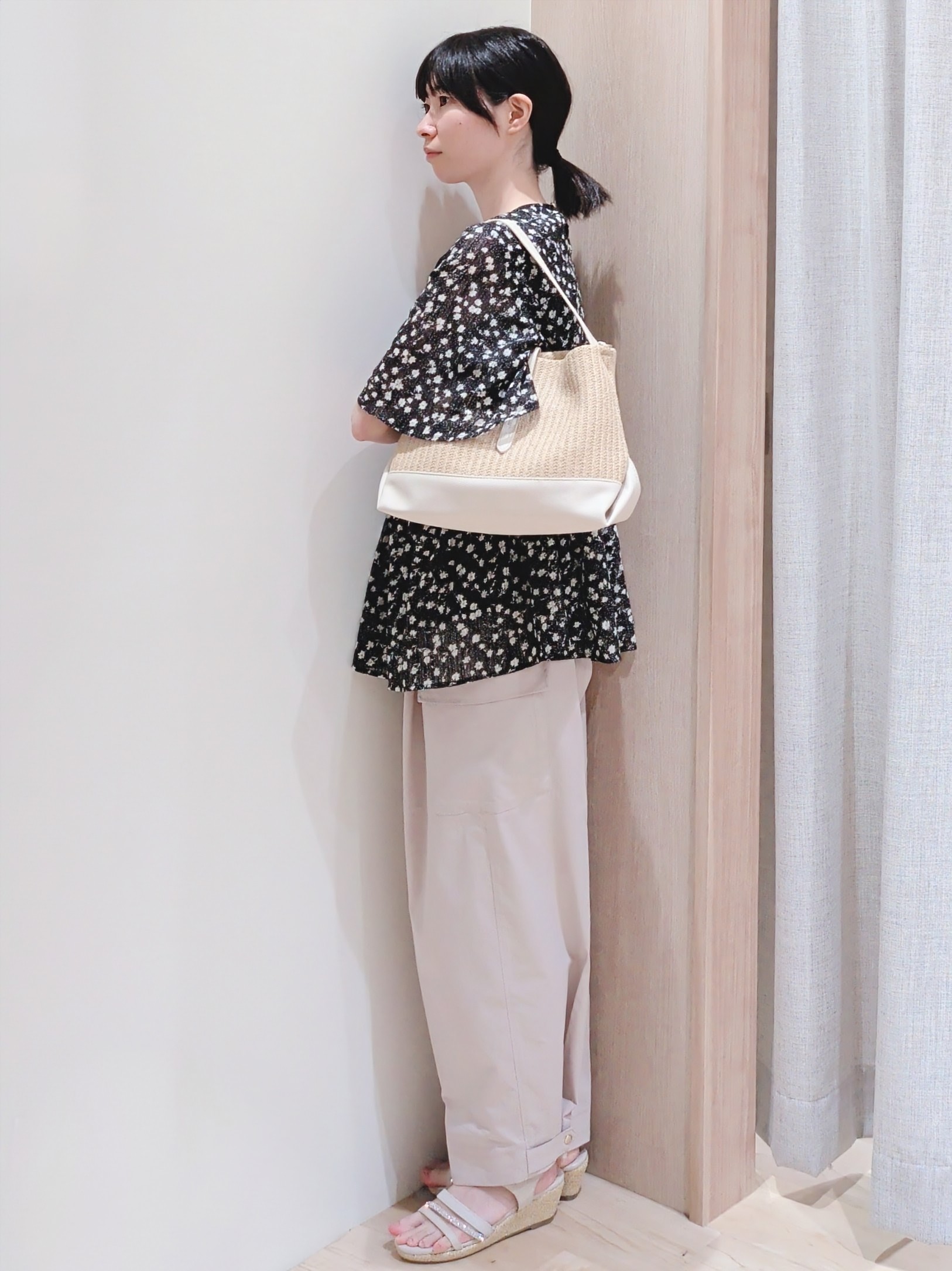 Yuiさんの「grove｜【二の腕・体型カバー】軽やかシャーリングブラウス」を使ったコーディネート