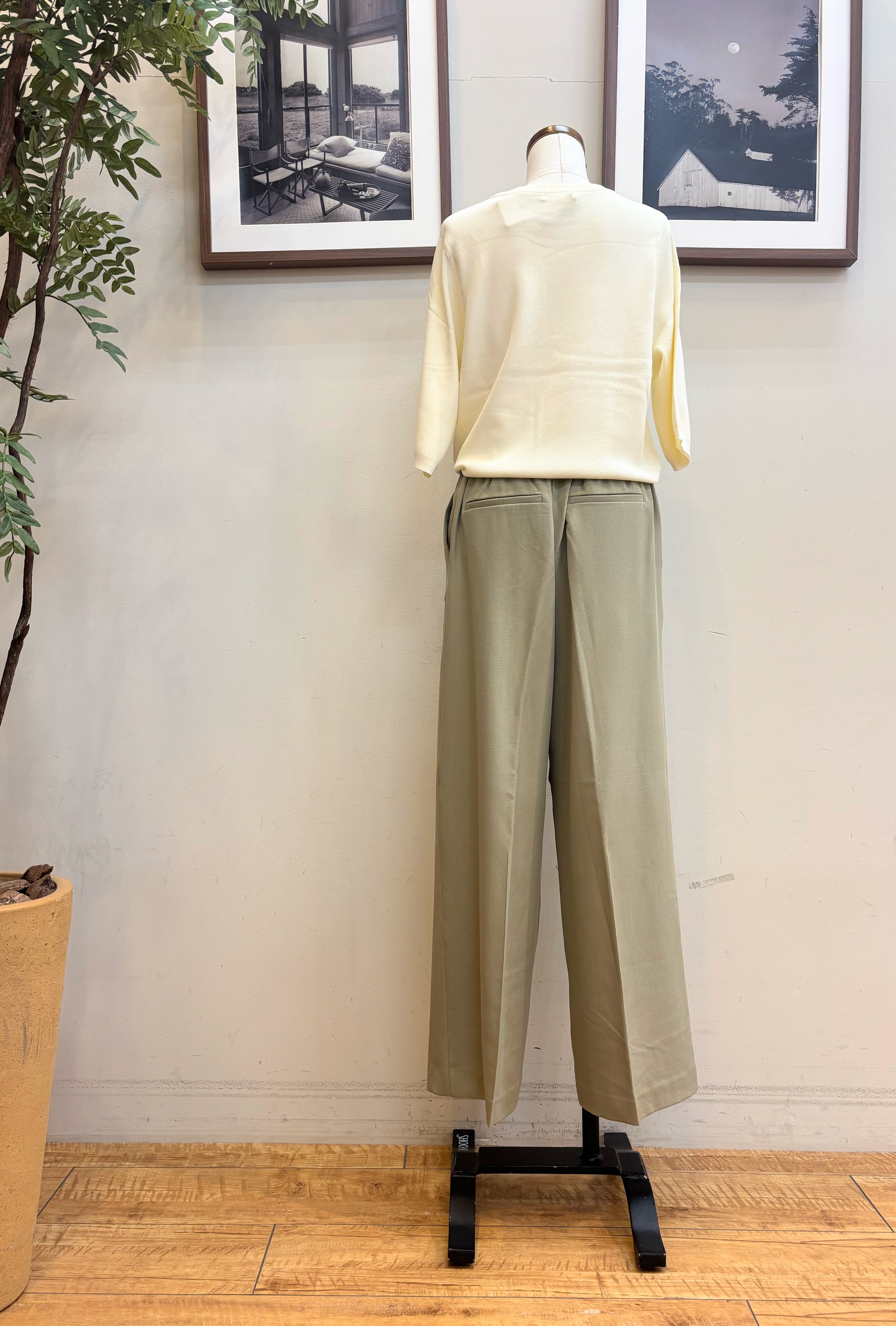 maiさんの「SHOO･LA･RUE｜【ガンガン洗える/UV/毛玉になりにくい】二の腕見せない 5分袖ニット」を使ったコーディネート