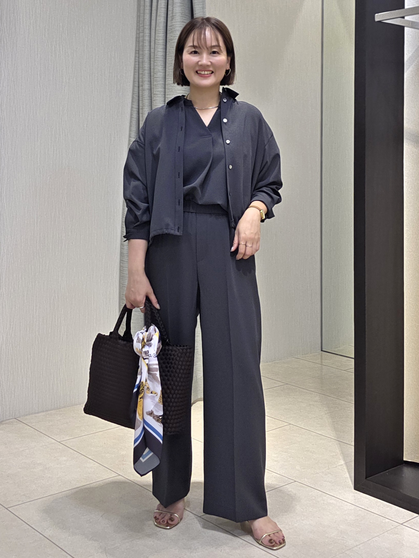 naokoさんの「UNTITLED｜【秋羽織り/セットアップ可/UVカット】エアリークールドロストシャツ」を使ったコーディネート
