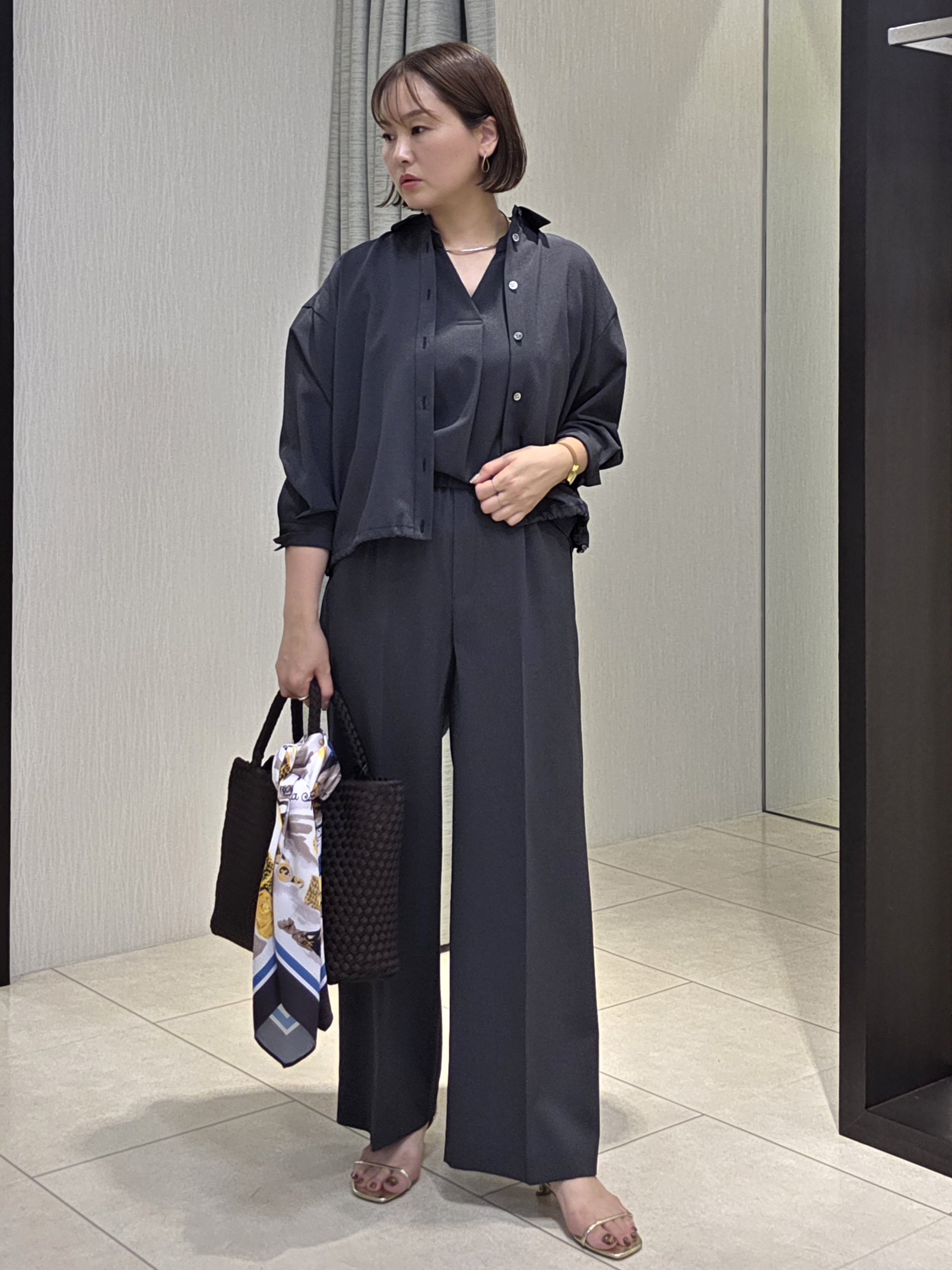 naokoさんの「UNTITLED｜【秋羽織り/セットアップ可/UVカット】エアリークールドロストシャツ」を使ったコーディネート