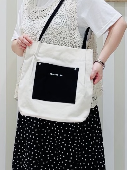 ma_miさんの「SHOO･LA･RUE｜【2点セット/体型カバー】瞬間レイヤードコーデが完成 クロシェ編みベスト+ロゴT」を使ったコーディネート