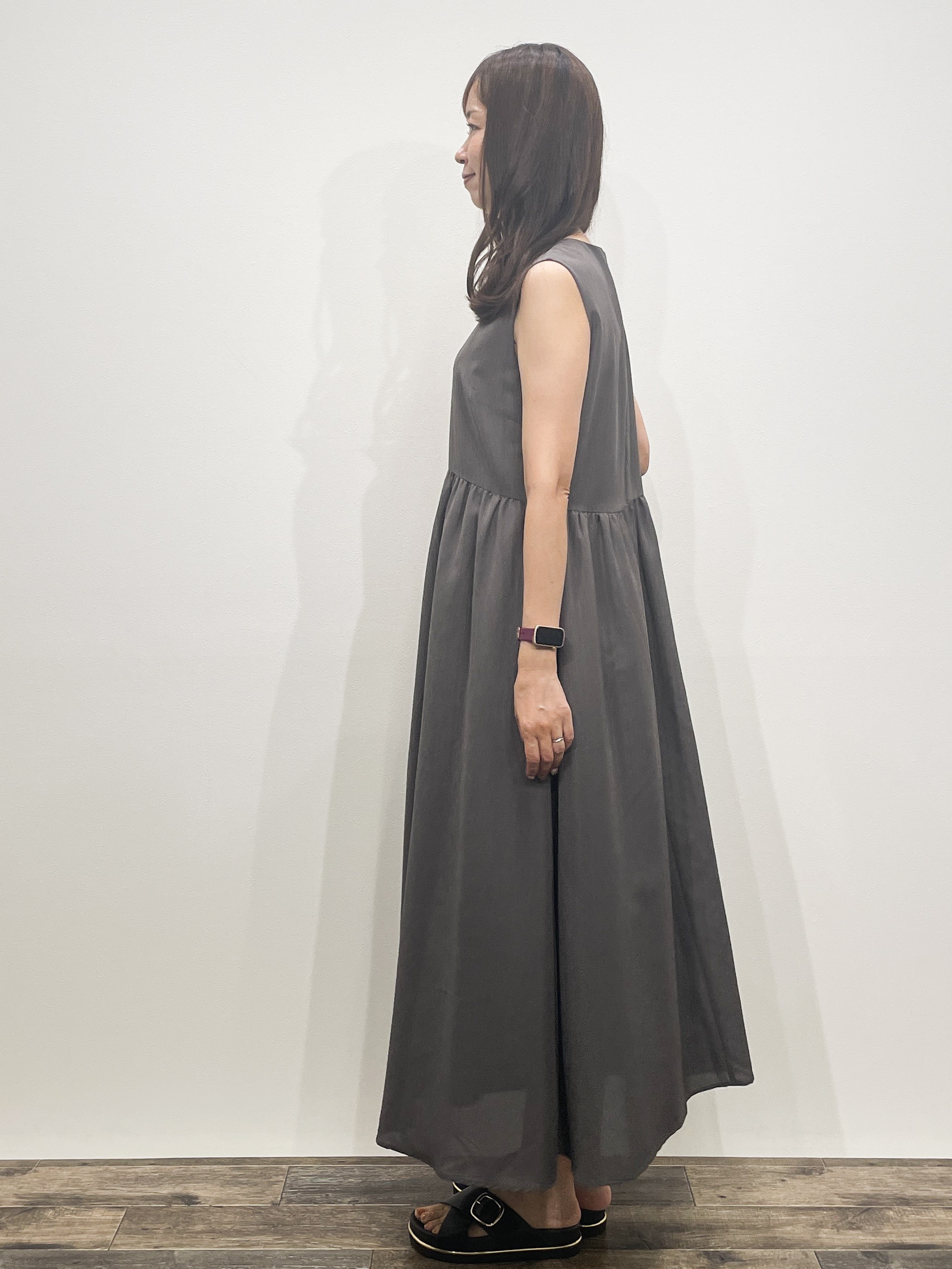 Aikoさんの「OPAQUE.CLIP｜【接触冷感】麻混シアーVネックフレアワンピース《洗濯機OK》」を使ったコーディネート