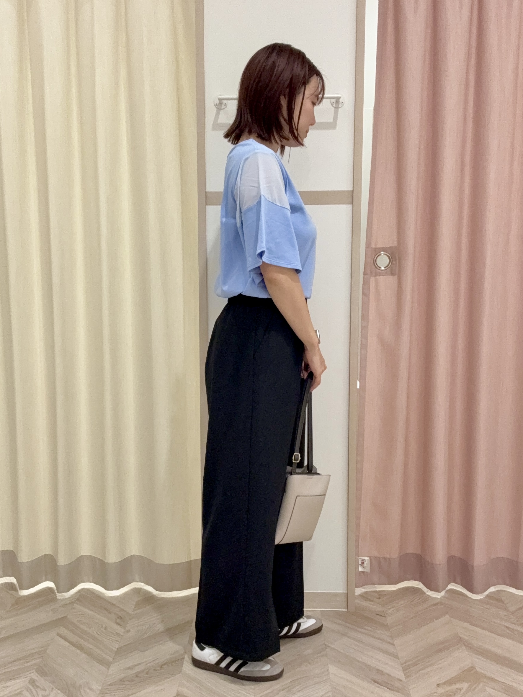 kさんの「SHOO･LA･RUE｜【S-LL/洗濯機可/体型カバー】フレアスリーブで二の腕を自然に隠せる 浅VネックTシャツ」を使ったコーディネート