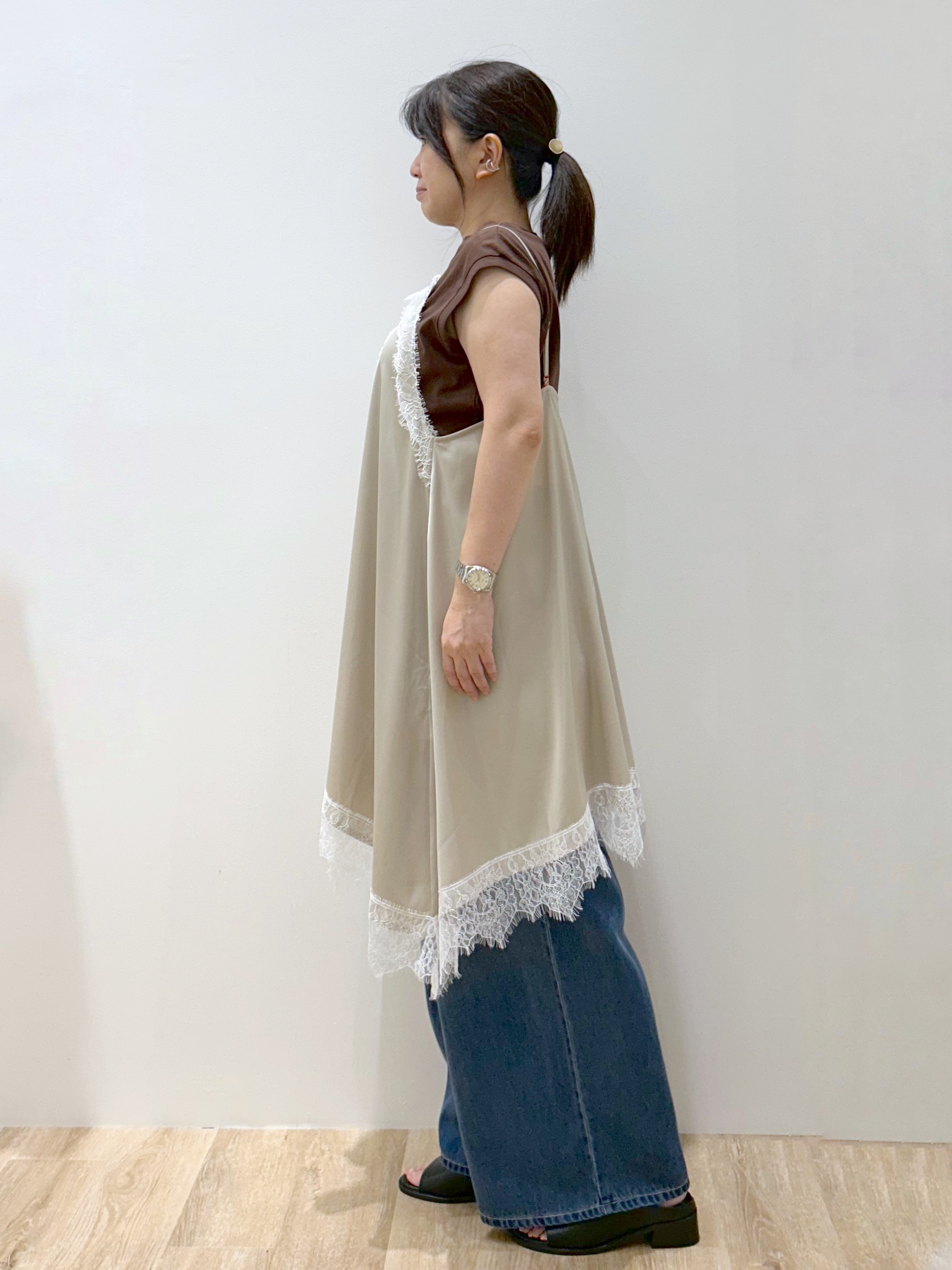 hiroさんの「OPAQUE.CLIP｜サテンレース キャミワンピース【洗濯機OK】」を使ったコーディネート