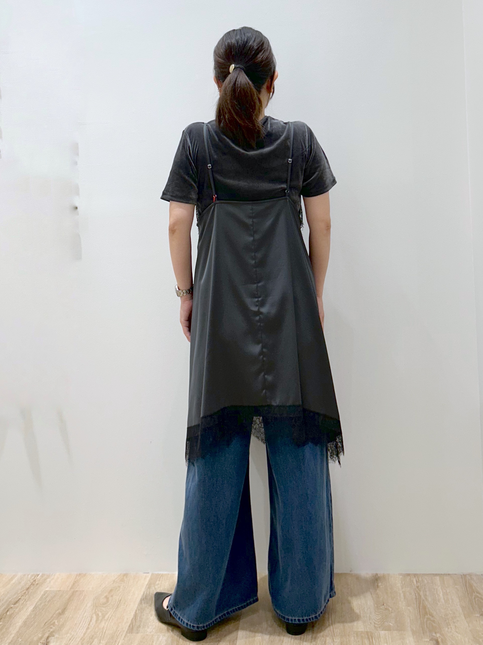 hiroさんの「OPAQUE.CLIP｜サテンレース キャミワンピース【洗濯機OK】」を使ったコーディネート