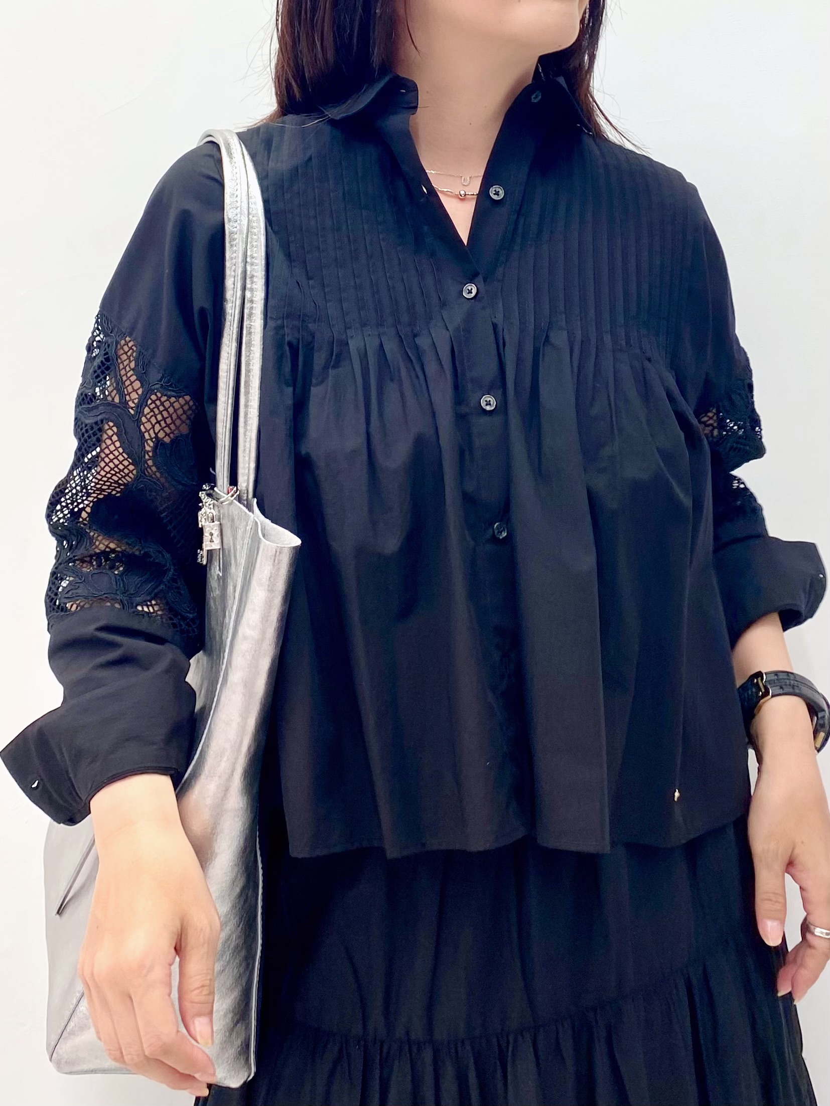 Sawaguchiさんの「DRESSTERIOR｜【着映え】シアーレーススリーブ ピンタック クロップドシャツ」を使ったコーディネート