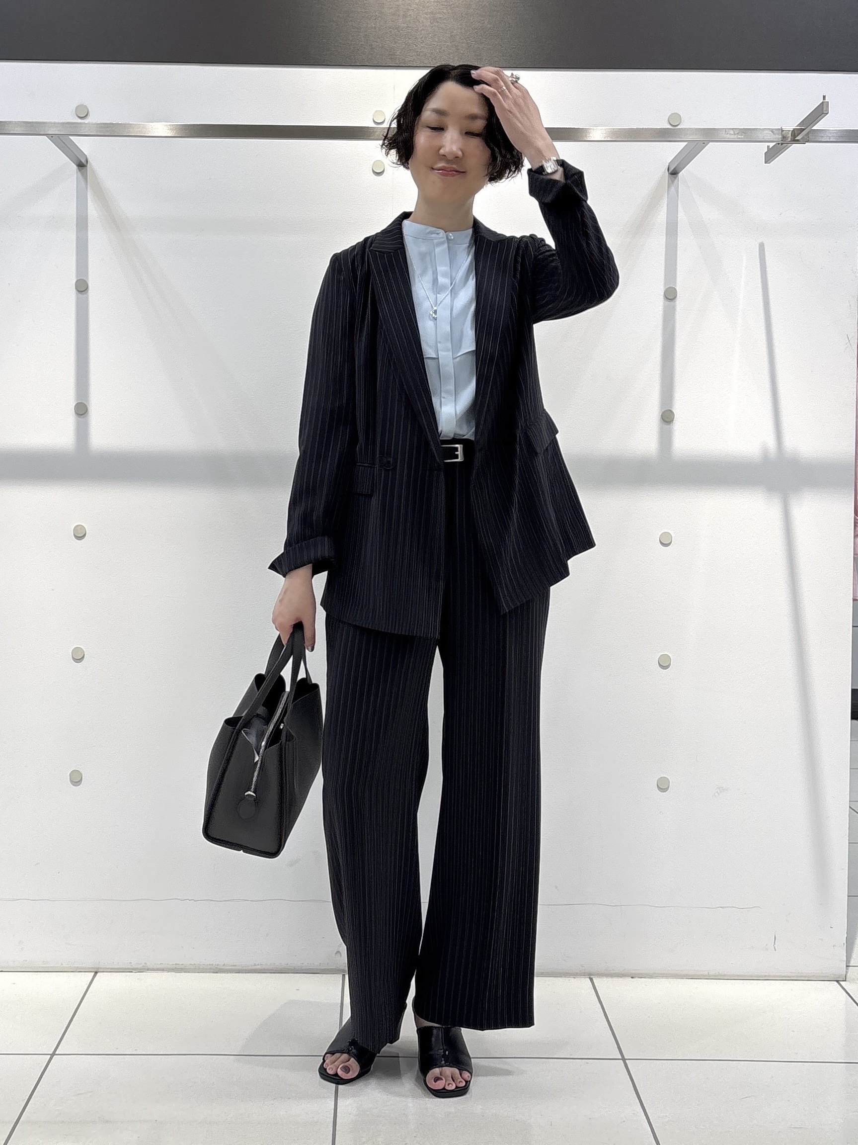 yuriさんの「INDIVI｜【接触冷感/UVケア/夏羽織り/着る日傘】ケープ風ブラウス」を使ったコーディネート