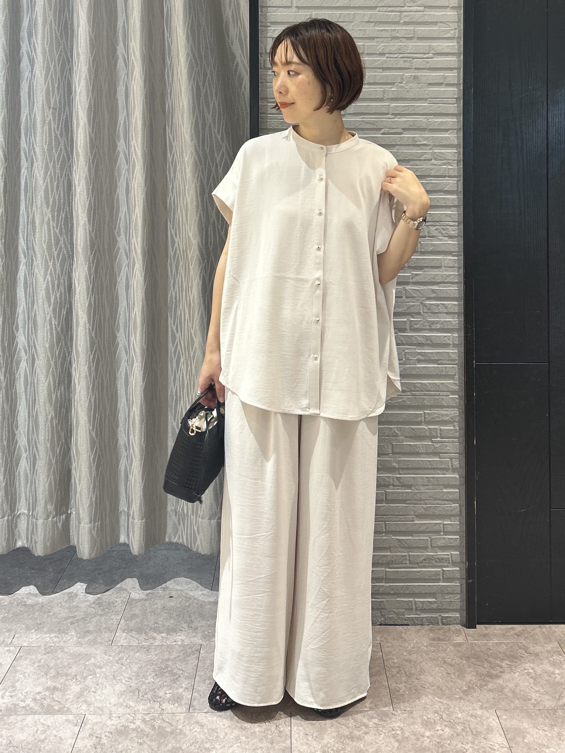ga_riさんの「THE SHOP TK｜【防シワ/UV/セットアップ可】やみつきになる とろみバンドカラーブラウス」を使ったコーディネート