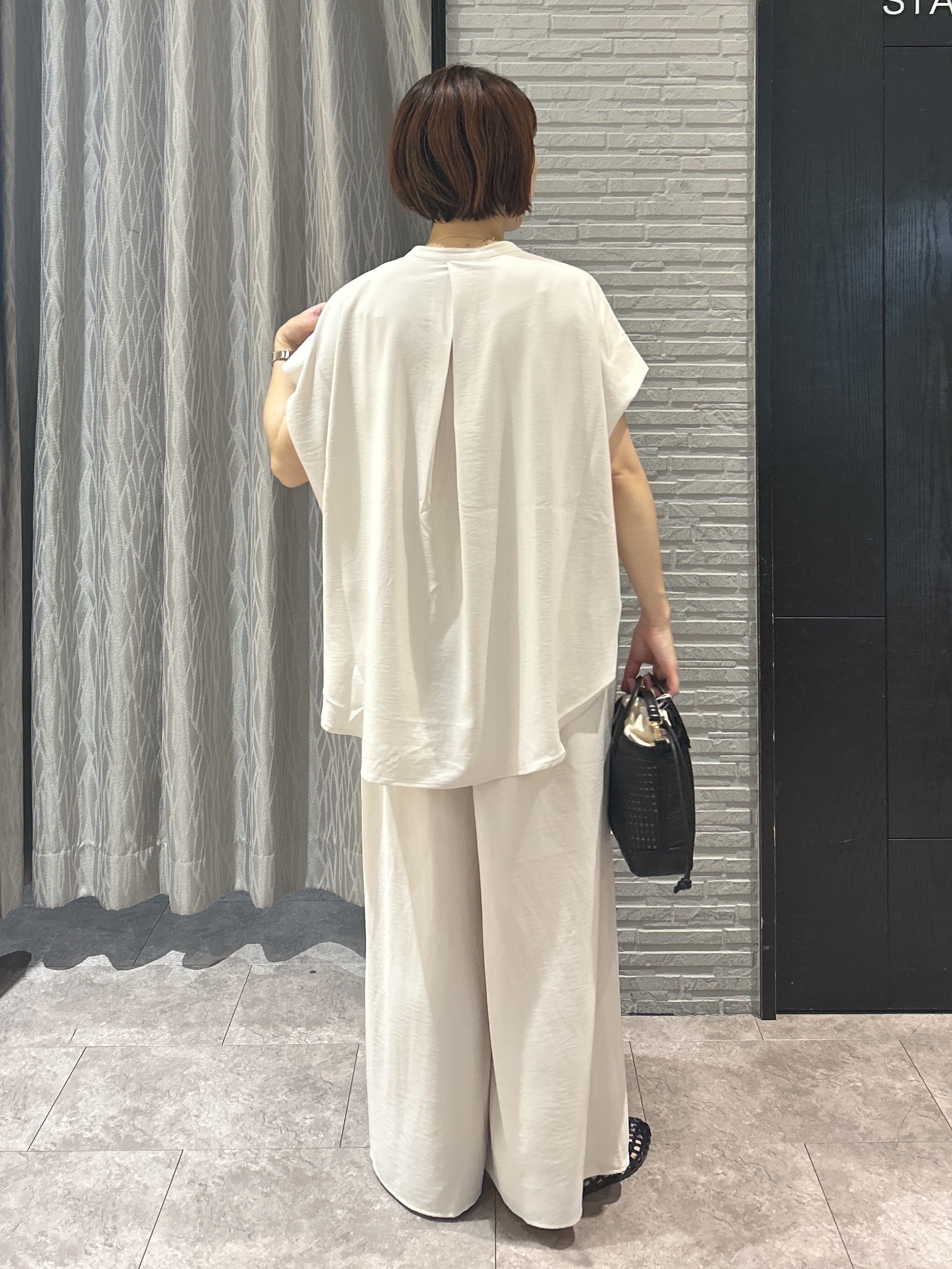 ga_riさんの「THE SHOP TK｜【防シワ/UV/セットアップ可】やみつきになる とろみバンドカラーブラウス」を使ったコーディネート