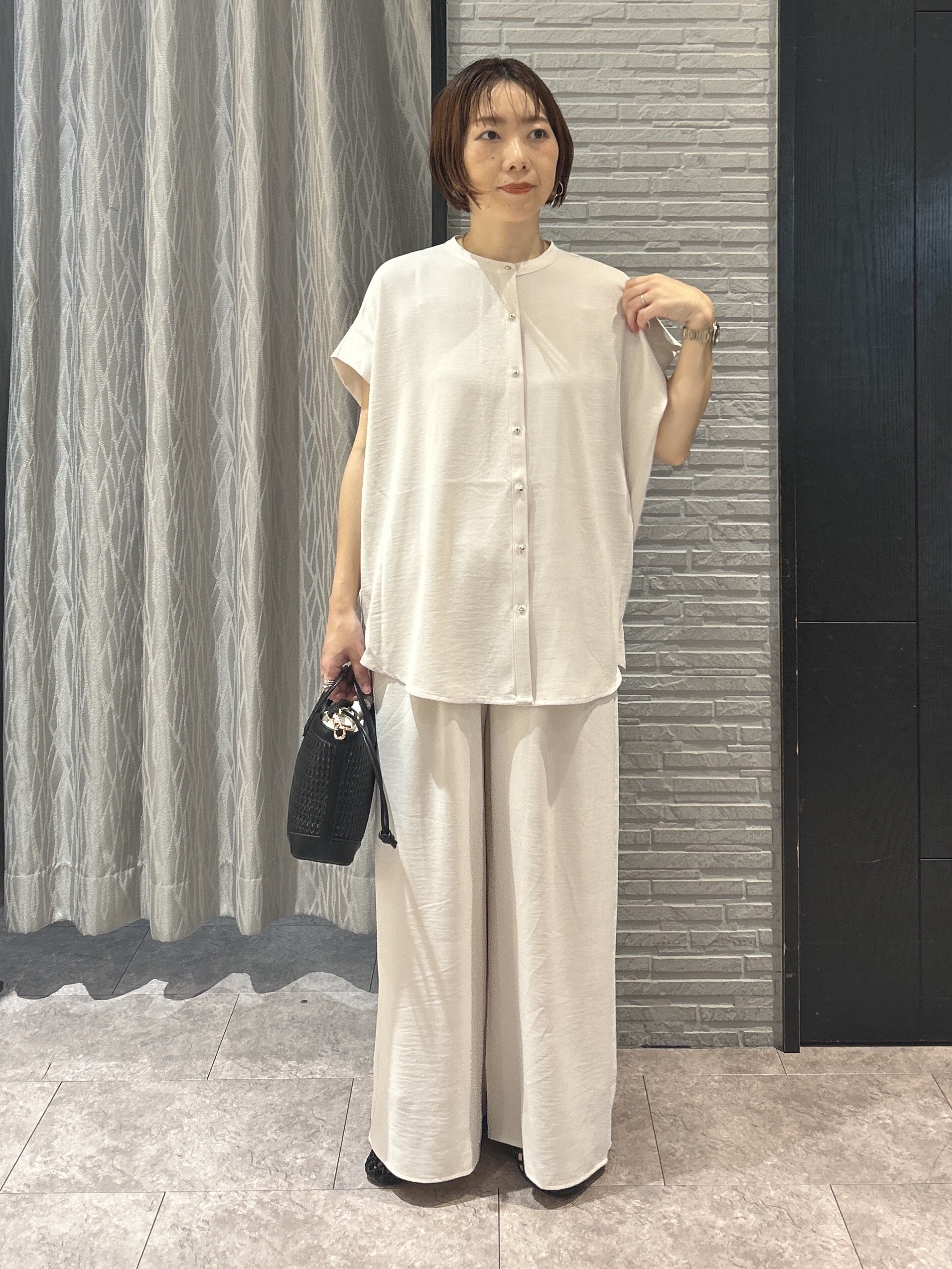 ga_riさんの「THE SHOP TK｜【防シワ/UV/セットアップ可】やみつきになる とろみバンドカラーブラウス」を使ったコーディネート