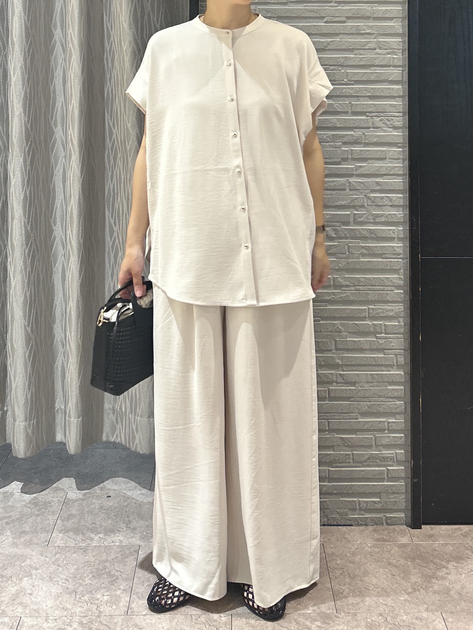 ga_riさんの「THE SHOP TK｜【防シワ/UV/セットアップ可】やみつきになる とろみバンドカラーブラウス」を使ったコーディネート