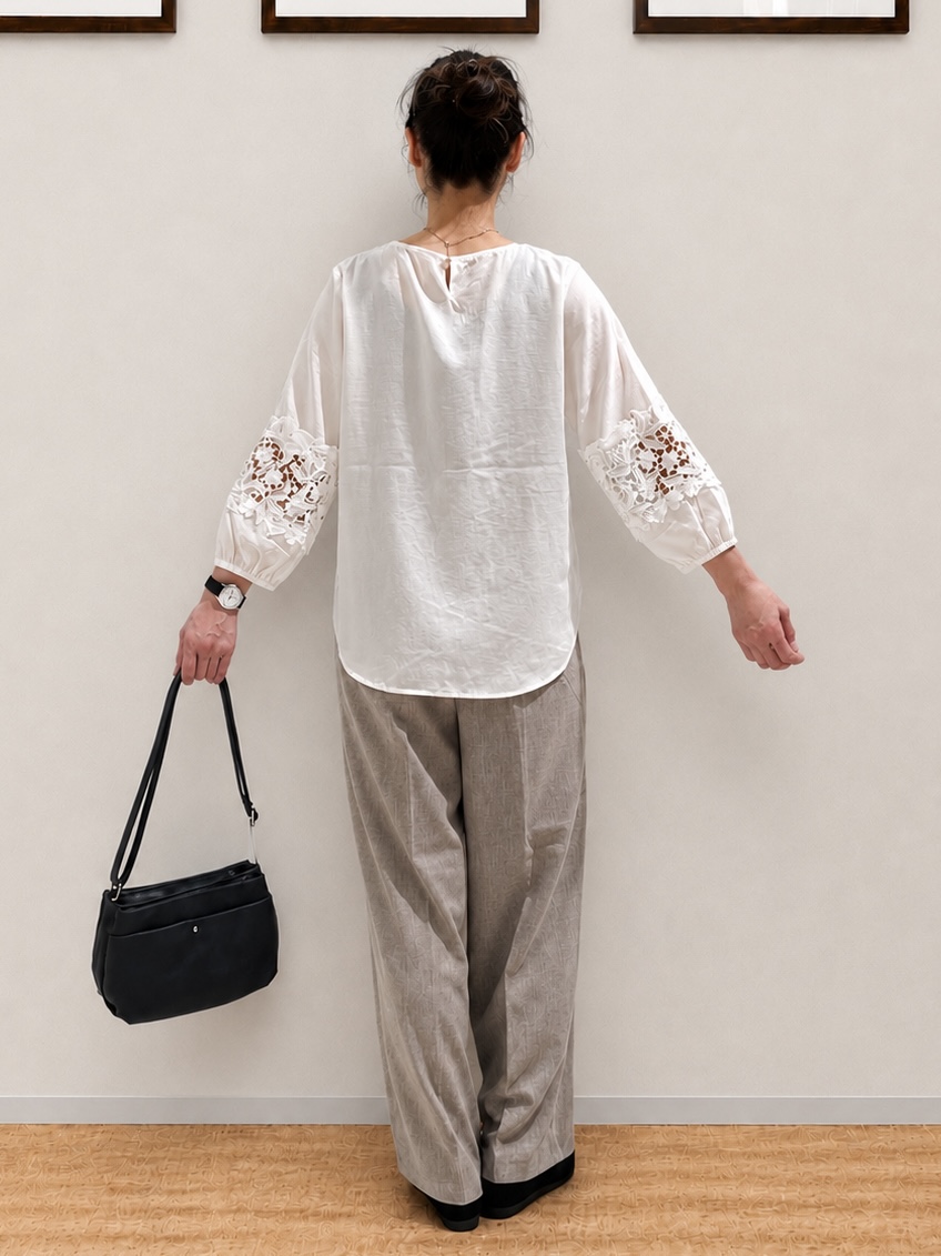 まつみさんの「SHOO･LA･RUE｜【洗濯機可/S-LL/洗濯後しわになりにくい】刺繍レースで高見え インせず決まる主役ブラウス」を使ったコーディネート