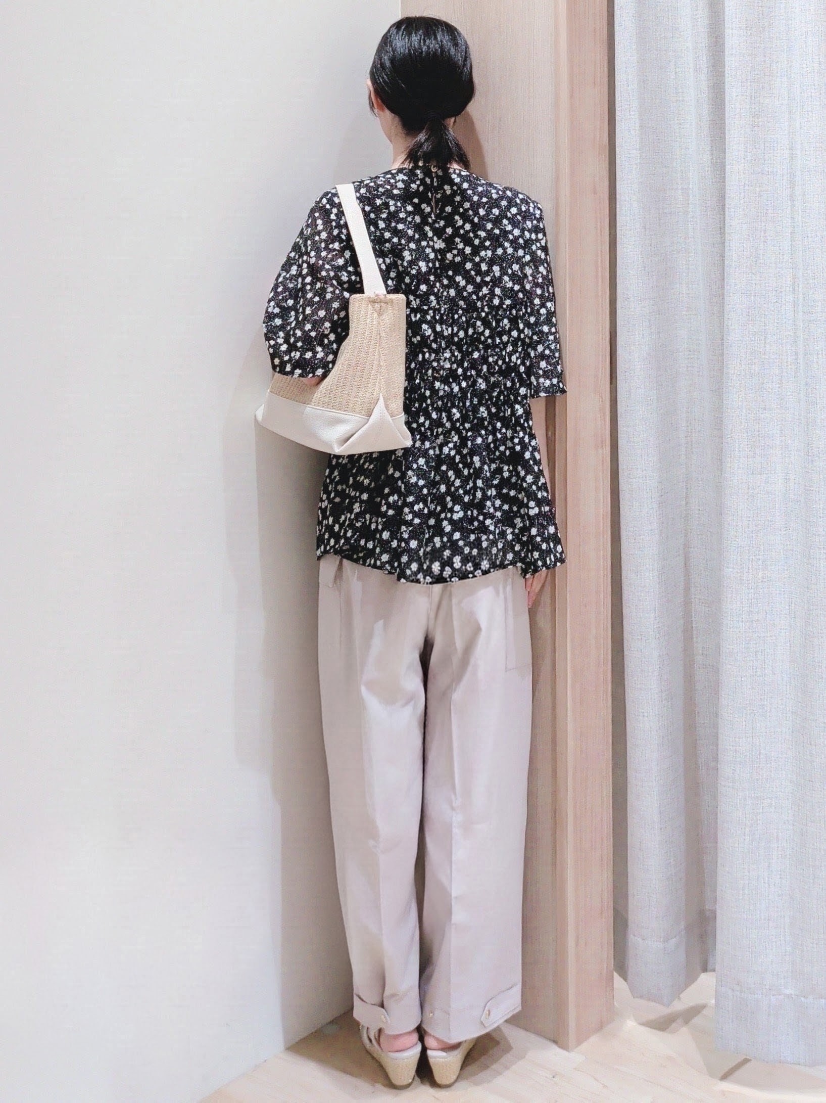 Yuiさんの「grove｜【二の腕・体型カバー】軽やかシャーリングブラウス」を使ったコーディネート