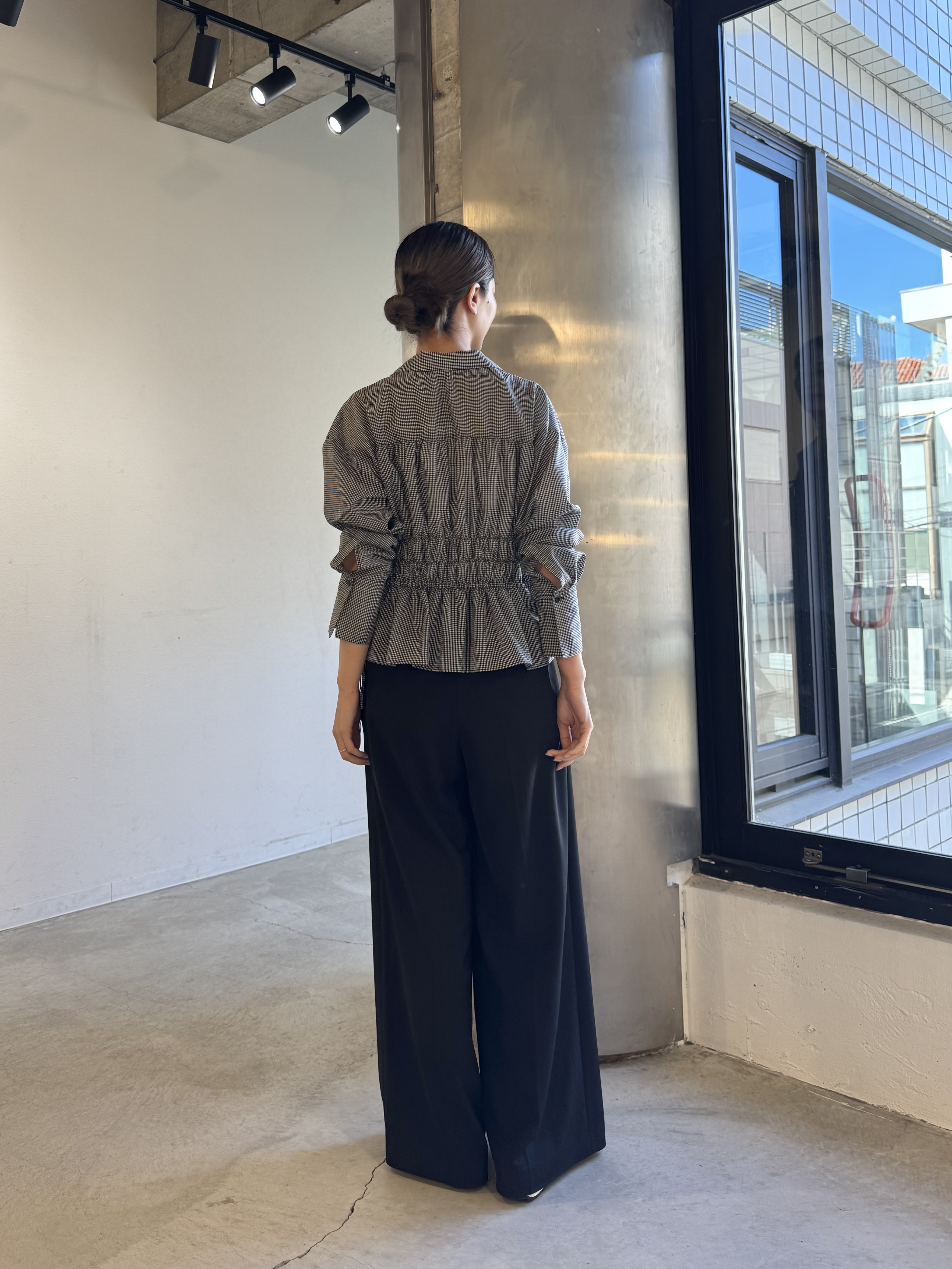 uchi__yamaさんの「CODE A｜light shirred check blouse」を使ったコーディネート