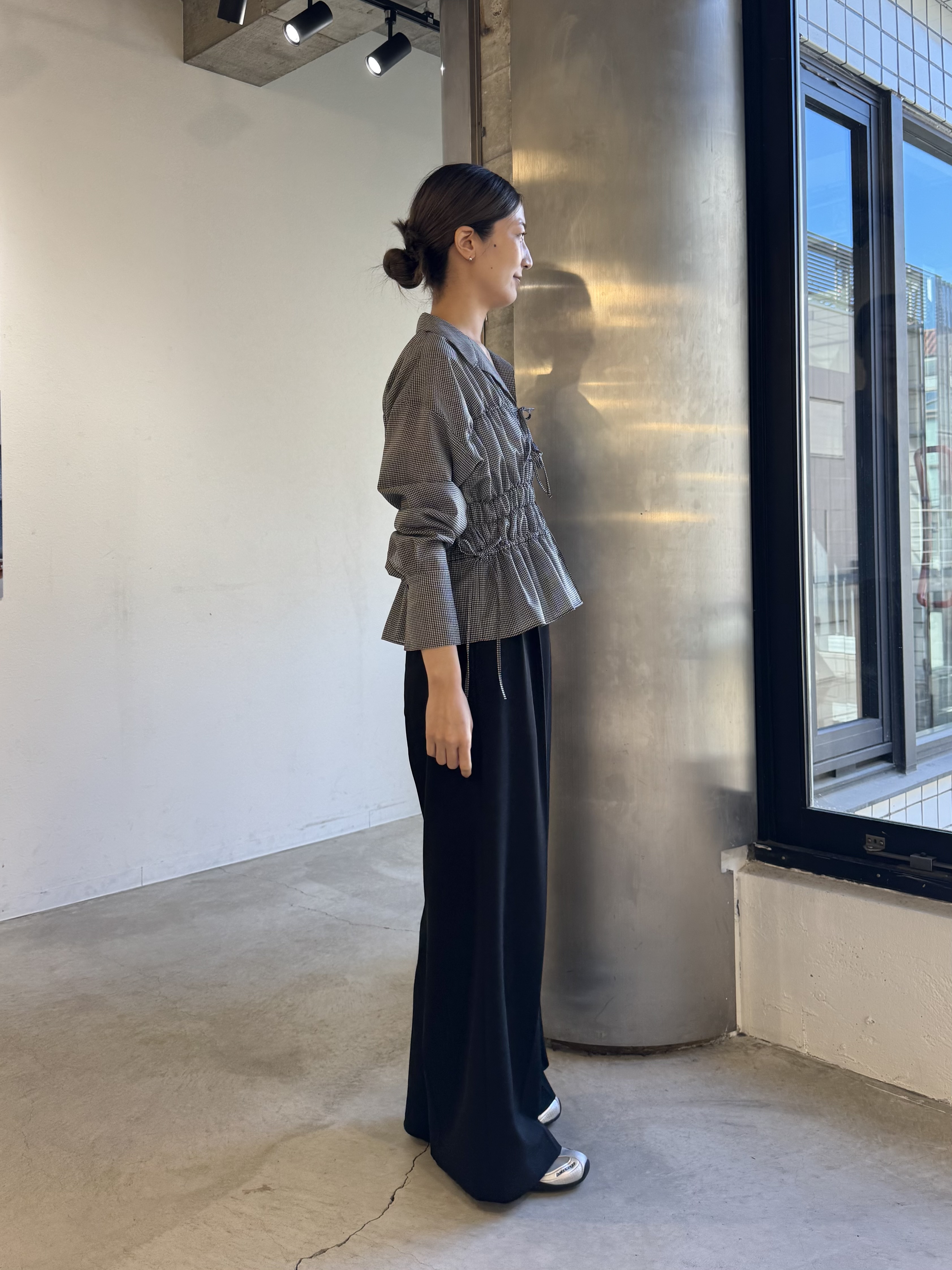 uchi__yamaさんの「CODE A｜light shirred check blouse」を使ったコーディネート