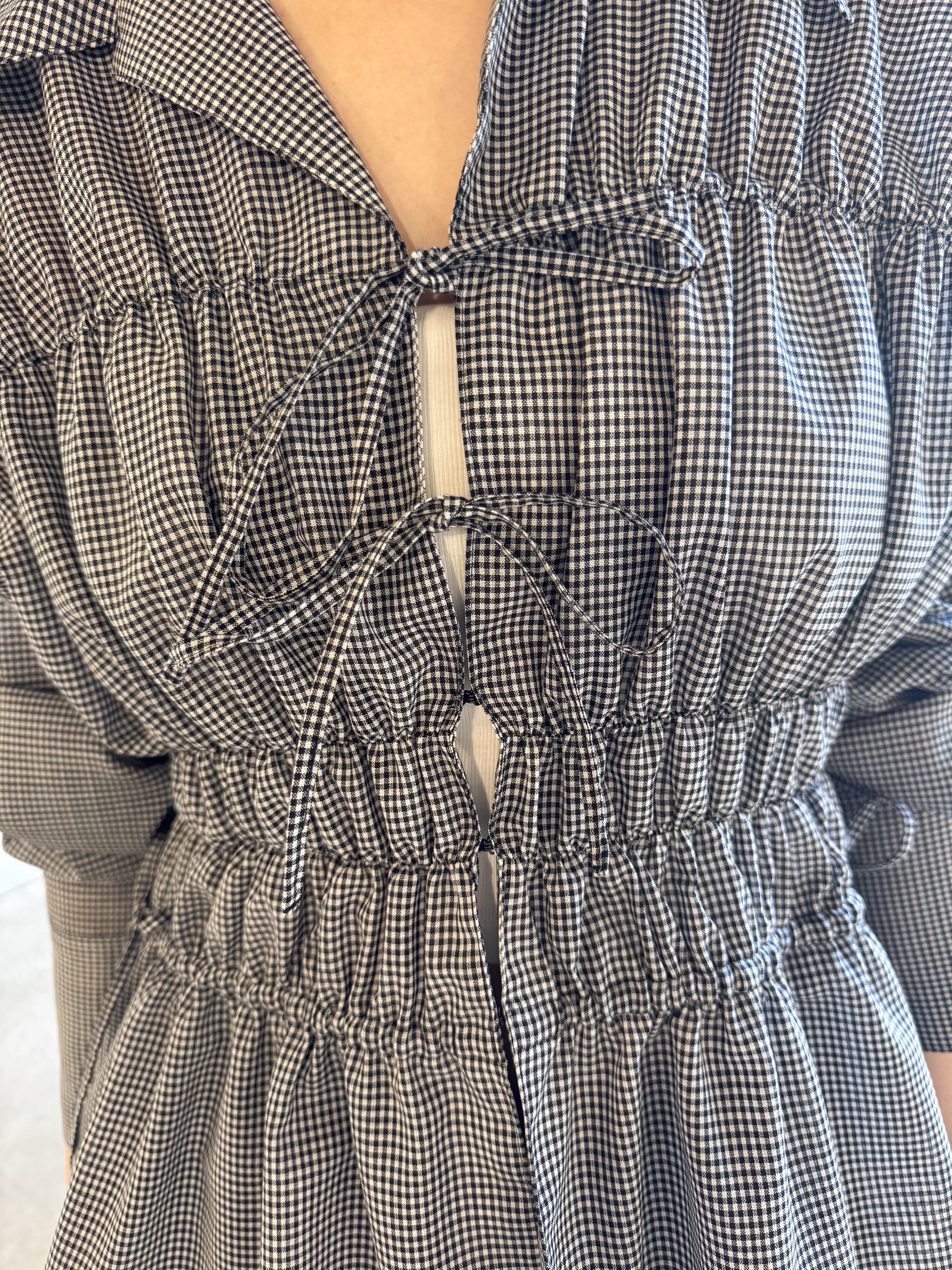 uchi__yamaさんの「CODE A｜light shirred check blouse」を使ったコーディネート