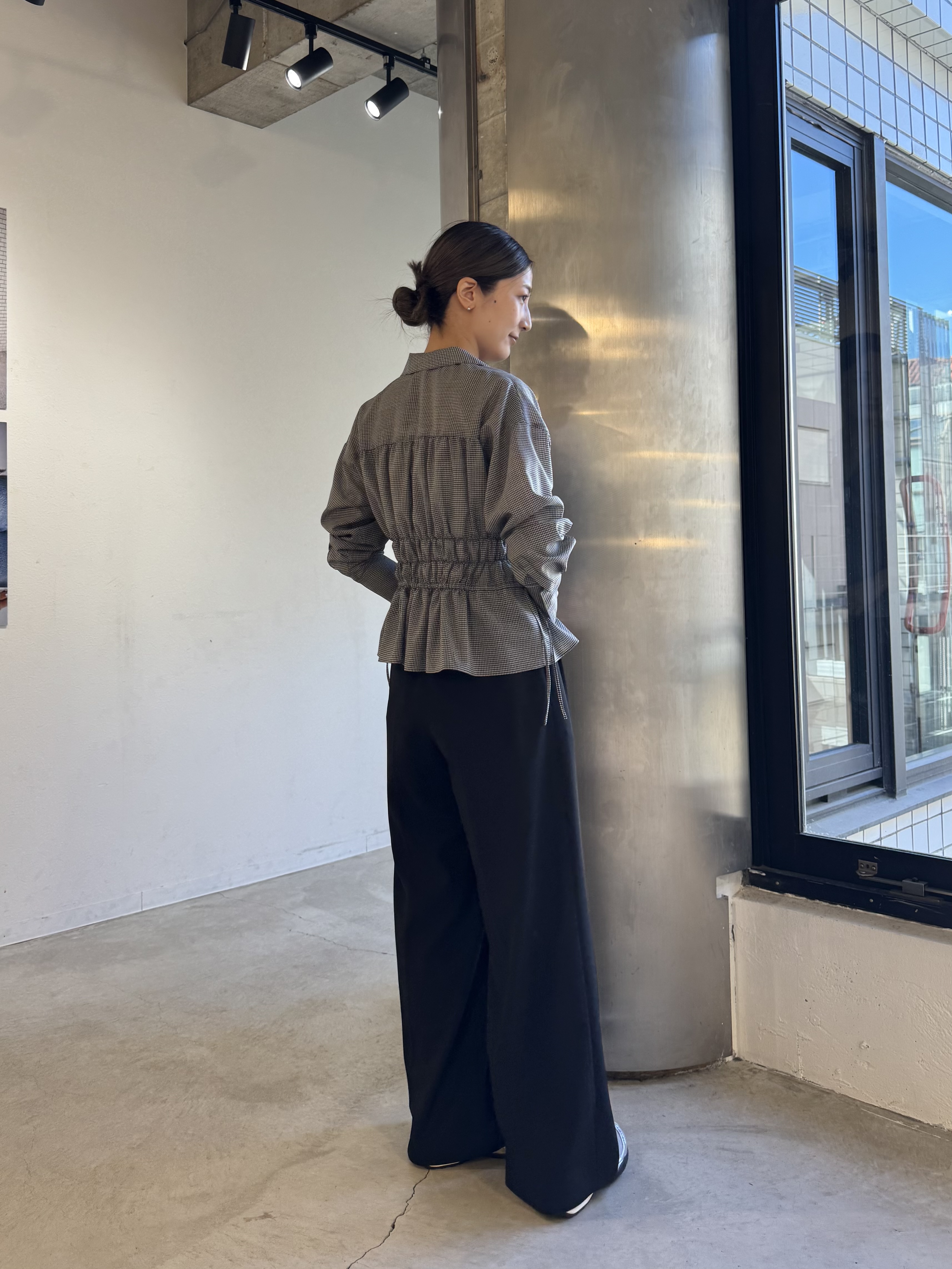 uchi__yamaさんの「CODE A｜light shirred check blouse」を使ったコーディネート