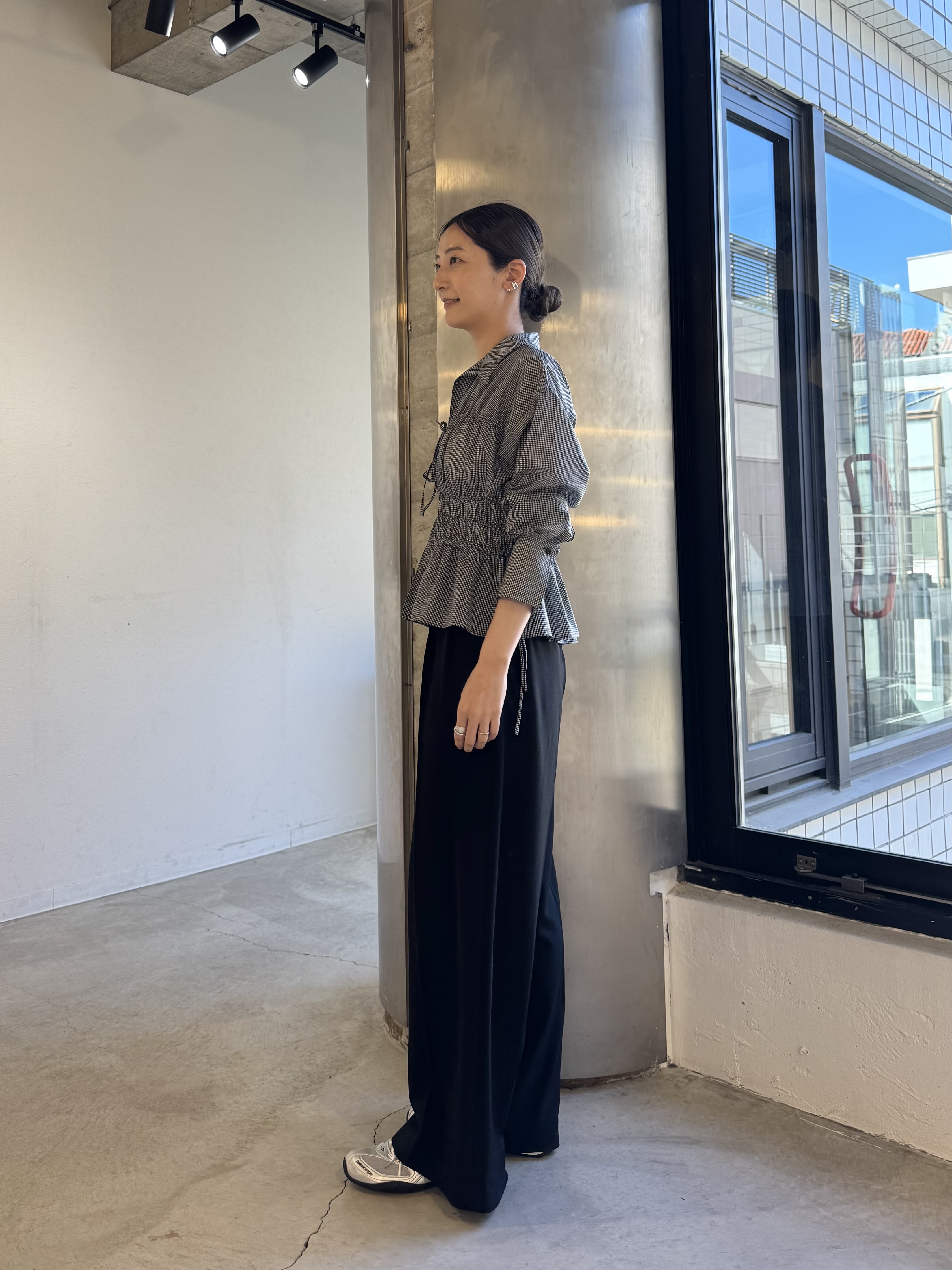 uchi__yamaさんの「CODE A｜light shirred check blouse」を使ったコーディネート