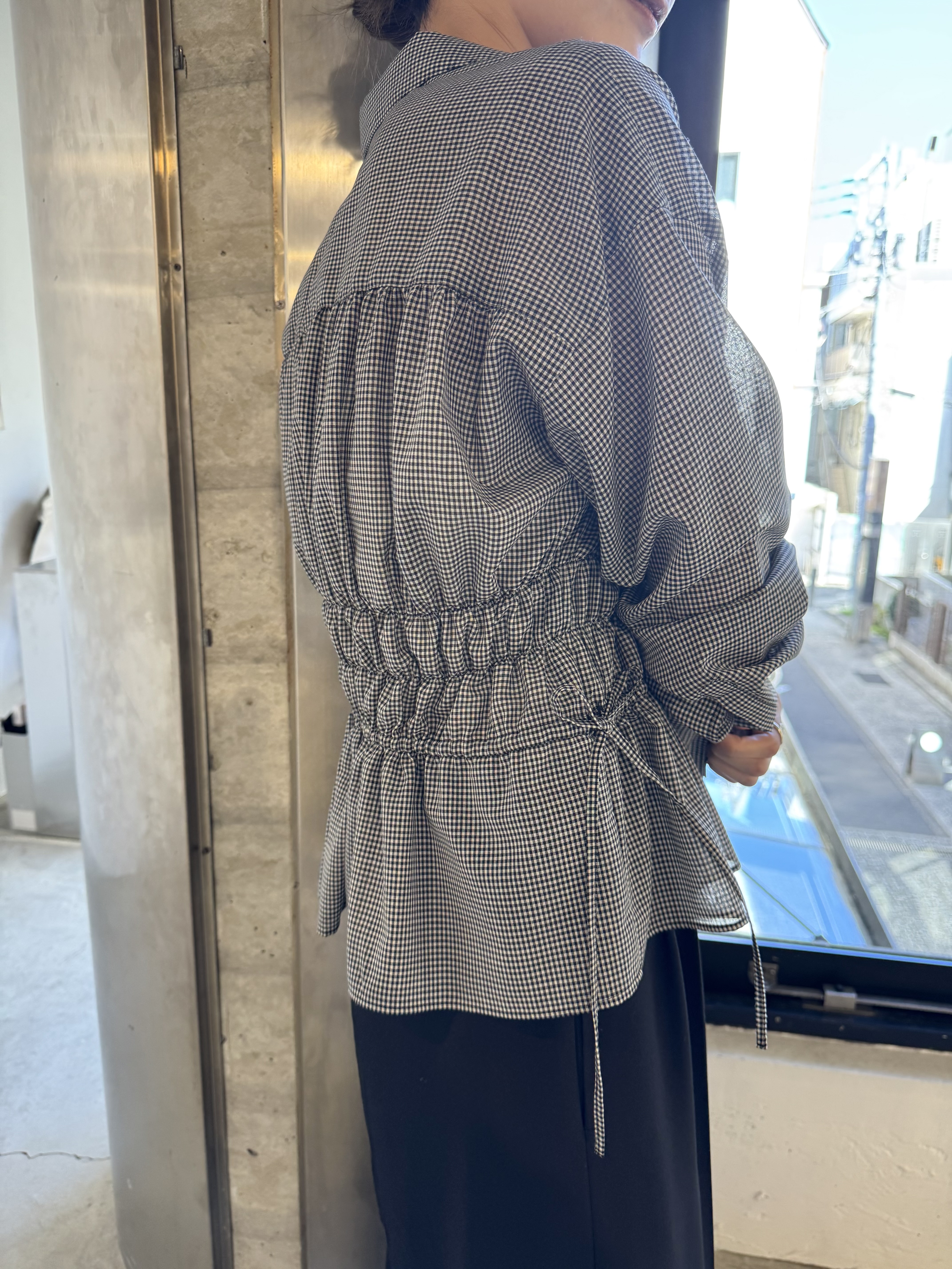uchi__yamaさんの「CODE A｜light shirred check blouse」を使ったコーディネート