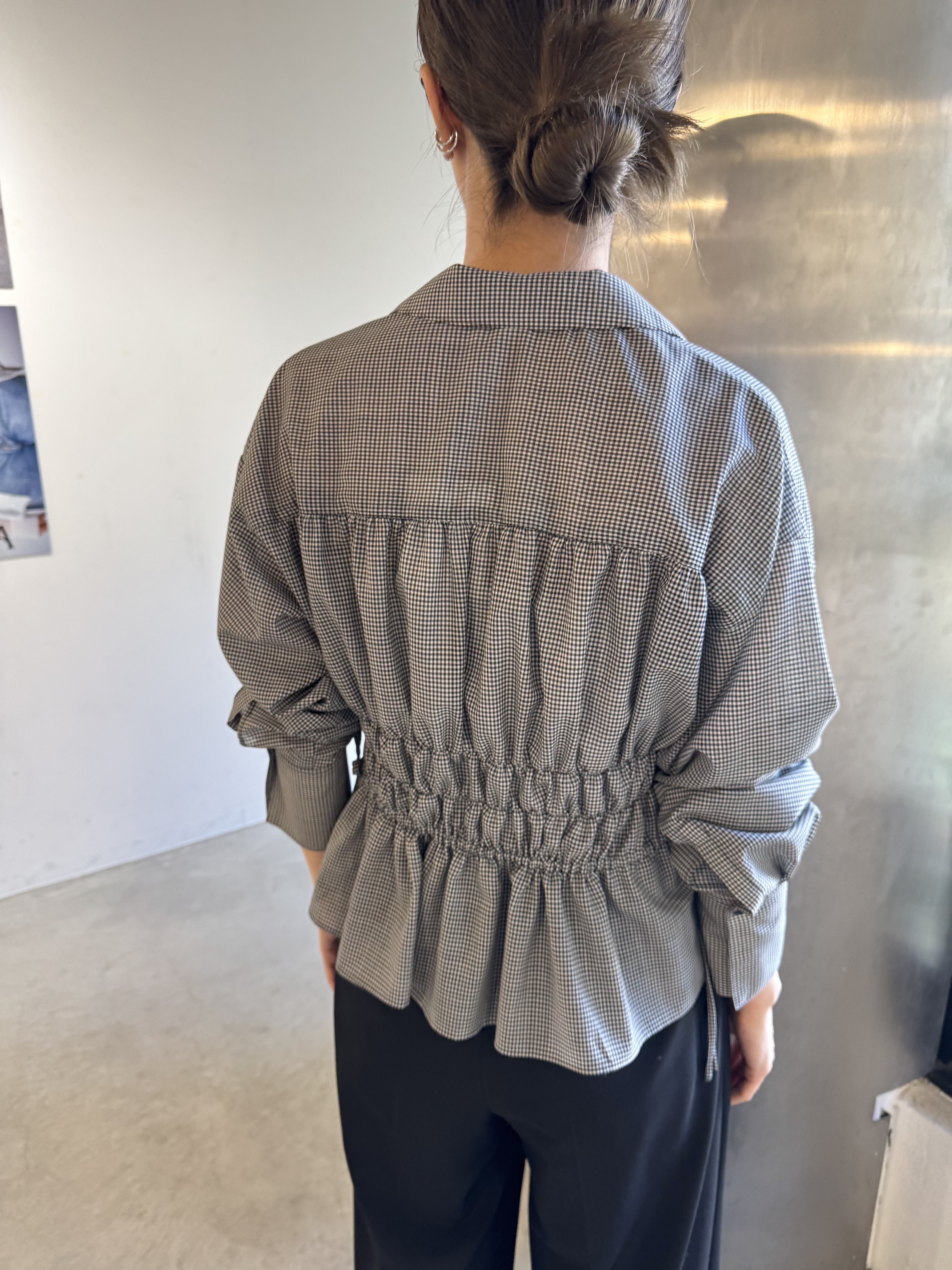 uchi__yamaさんの「CODE A｜light shirred check blouse」を使ったコーディネート