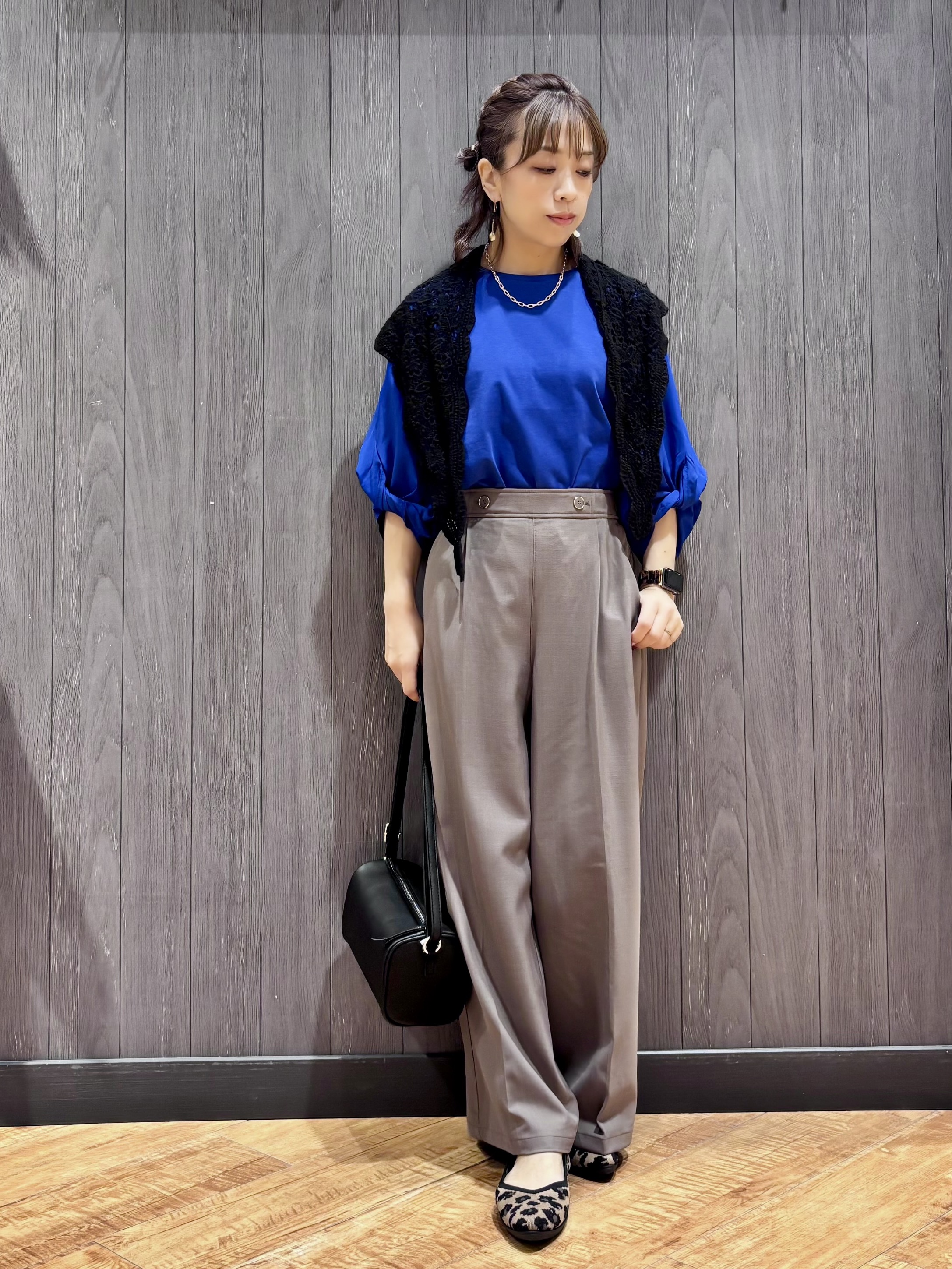 meiさんの「SHOO･LA･RUE｜【S-LL/洗濯機可/二の腕カバー】楽に上品見え ツイストスリーブトップス」を使ったコーディネート