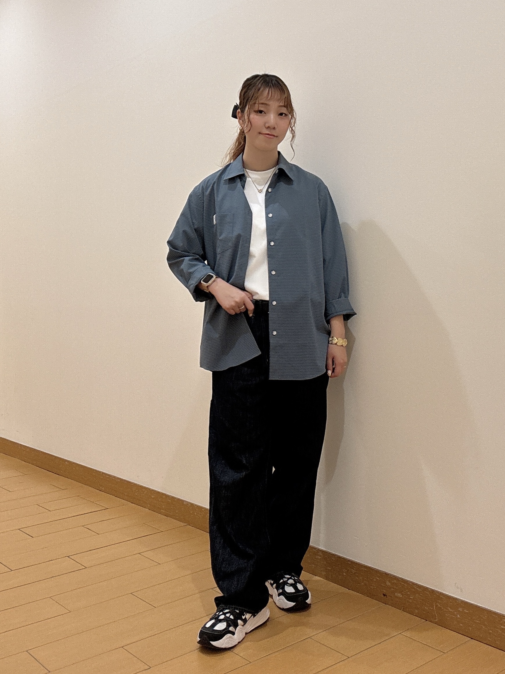 ヒナさんの「TAKEO KIKUCHI｜【汗染み軽減/接触冷感】フェイクレイヤード ワンポイント刺繍Ｔシャツ」を使ったコーディネート