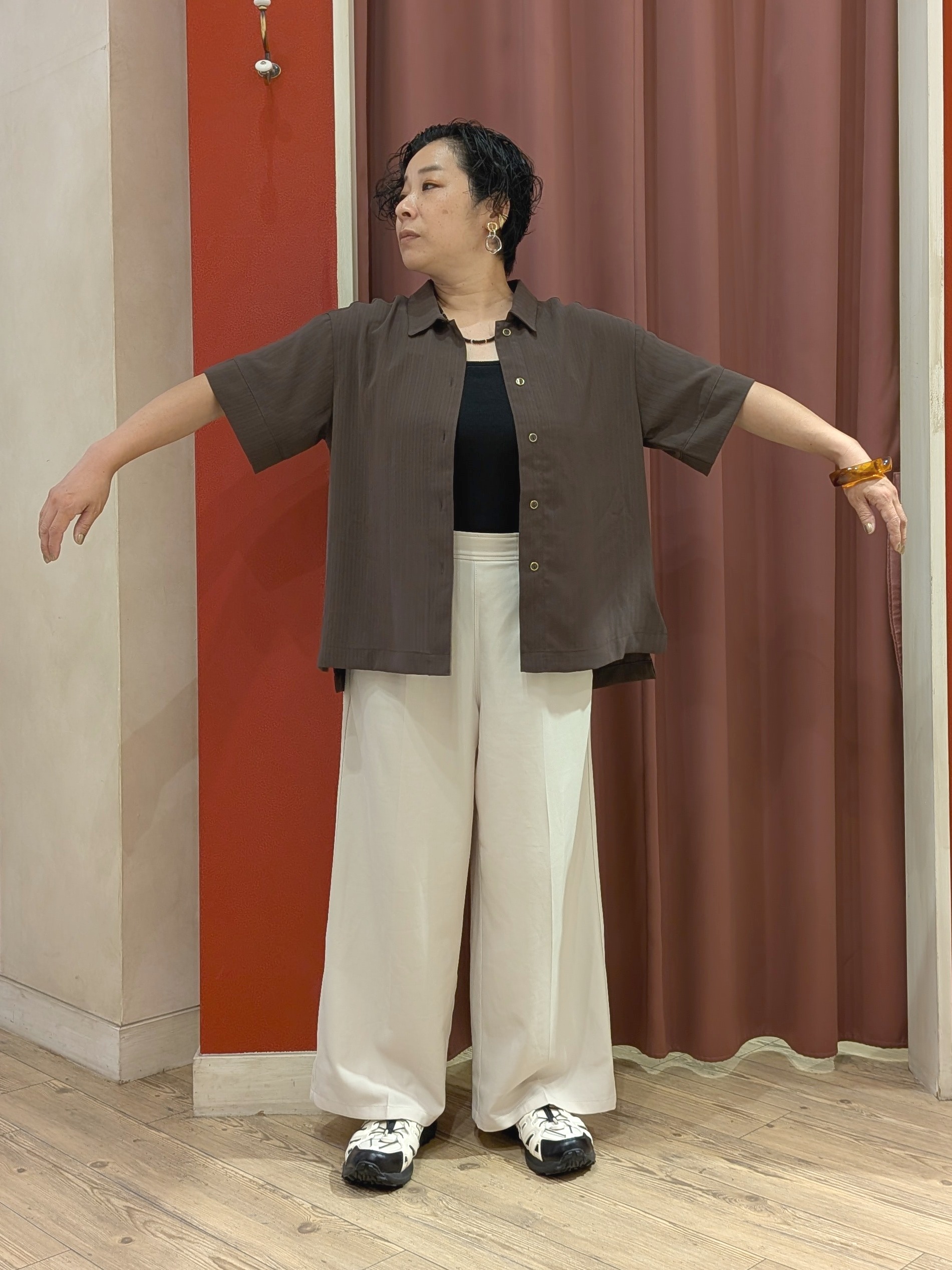 cameさんの「SHOO･LA･RUE｜【通気性〇/UV/S-LL】洗濯後しわになりにくい とろみストライプシャツ」を使ったコーディネート