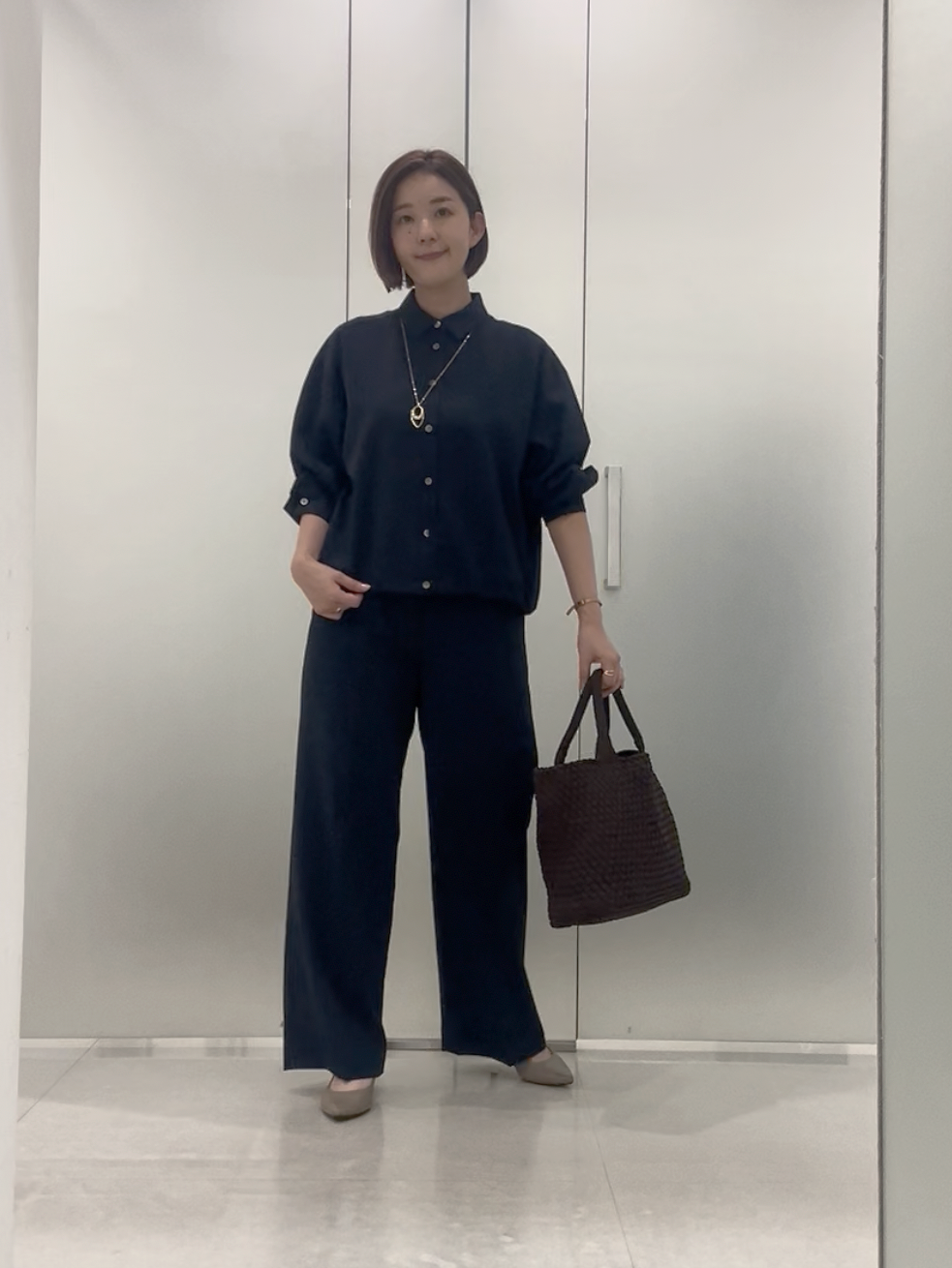 まどかさんの「UNTITLED｜【秋羽織り/セットアップ可/UVカット】エアリークールドロストシャツ」を使ったコーディネート