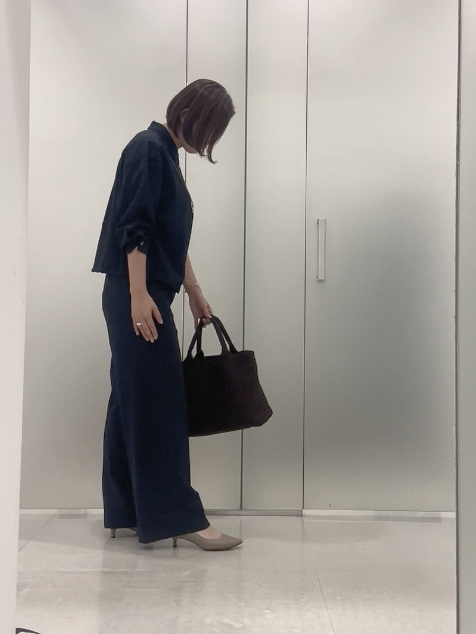 まどかさんの「UNTITLED｜【秋羽織り/セットアップ可/UVカット】エアリークールドロストシャツ」を使ったコーディネート