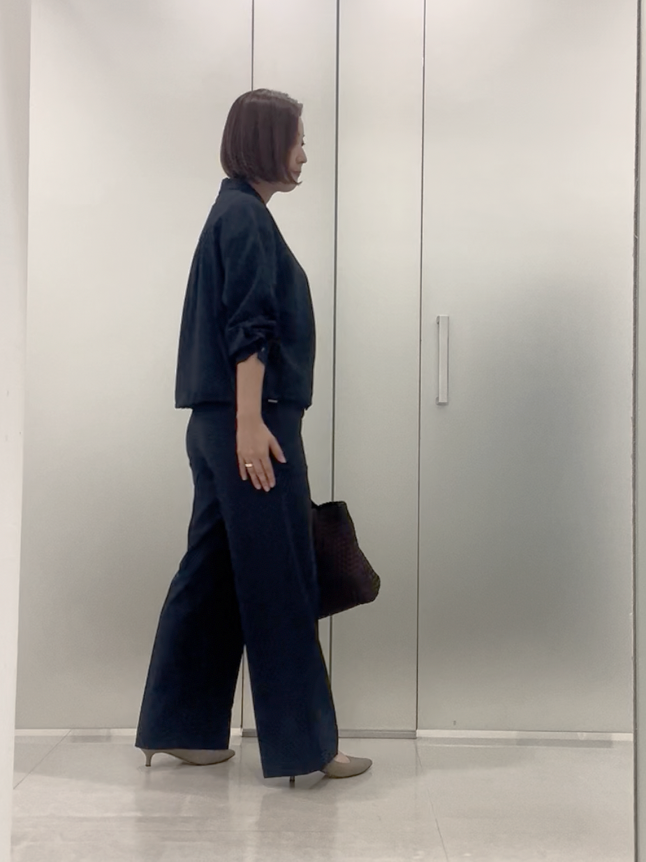 まどかさんの「UNTITLED｜【秋羽織り/セットアップ可/UVカット】エアリークールドロストシャツ」を使ったコーディネート