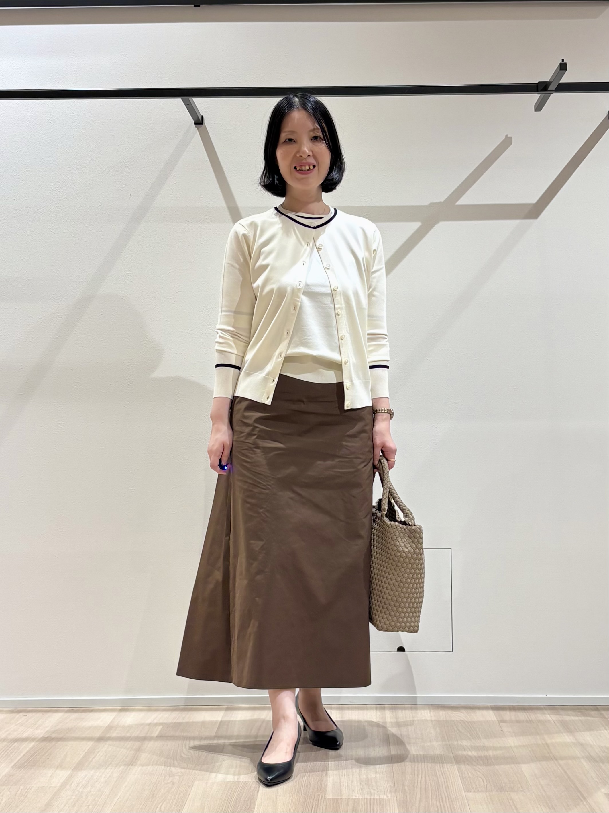 yさんの「UNTITLED｜【アンサンブル可/きれいめ/通勤】コンパクト5分袖ニット」を使ったコーディネート