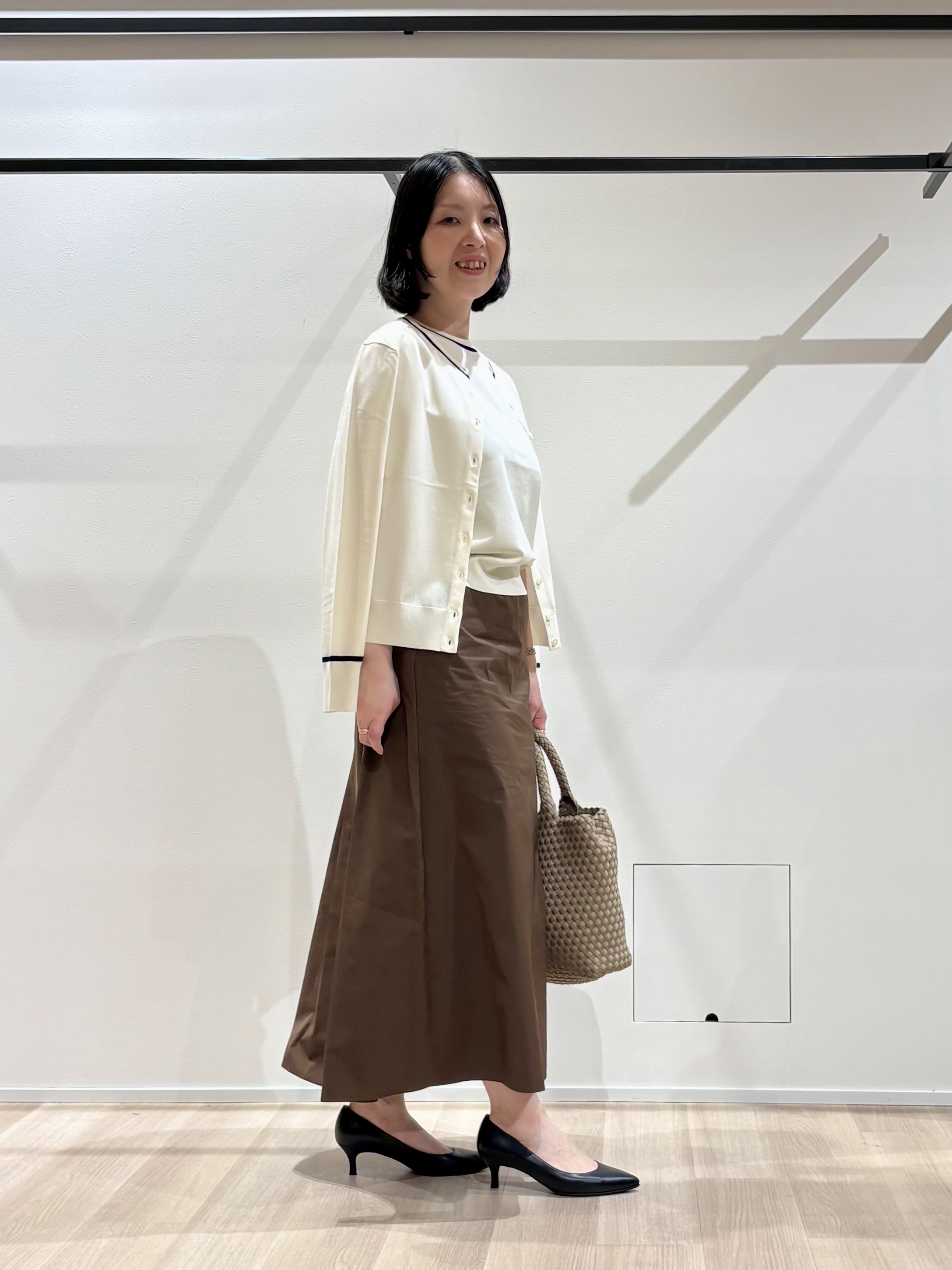 yさんの「UNTITLED｜【アンサンブル可/きれいめ/通勤】コンパクト5分袖ニット」を使ったコーディネート