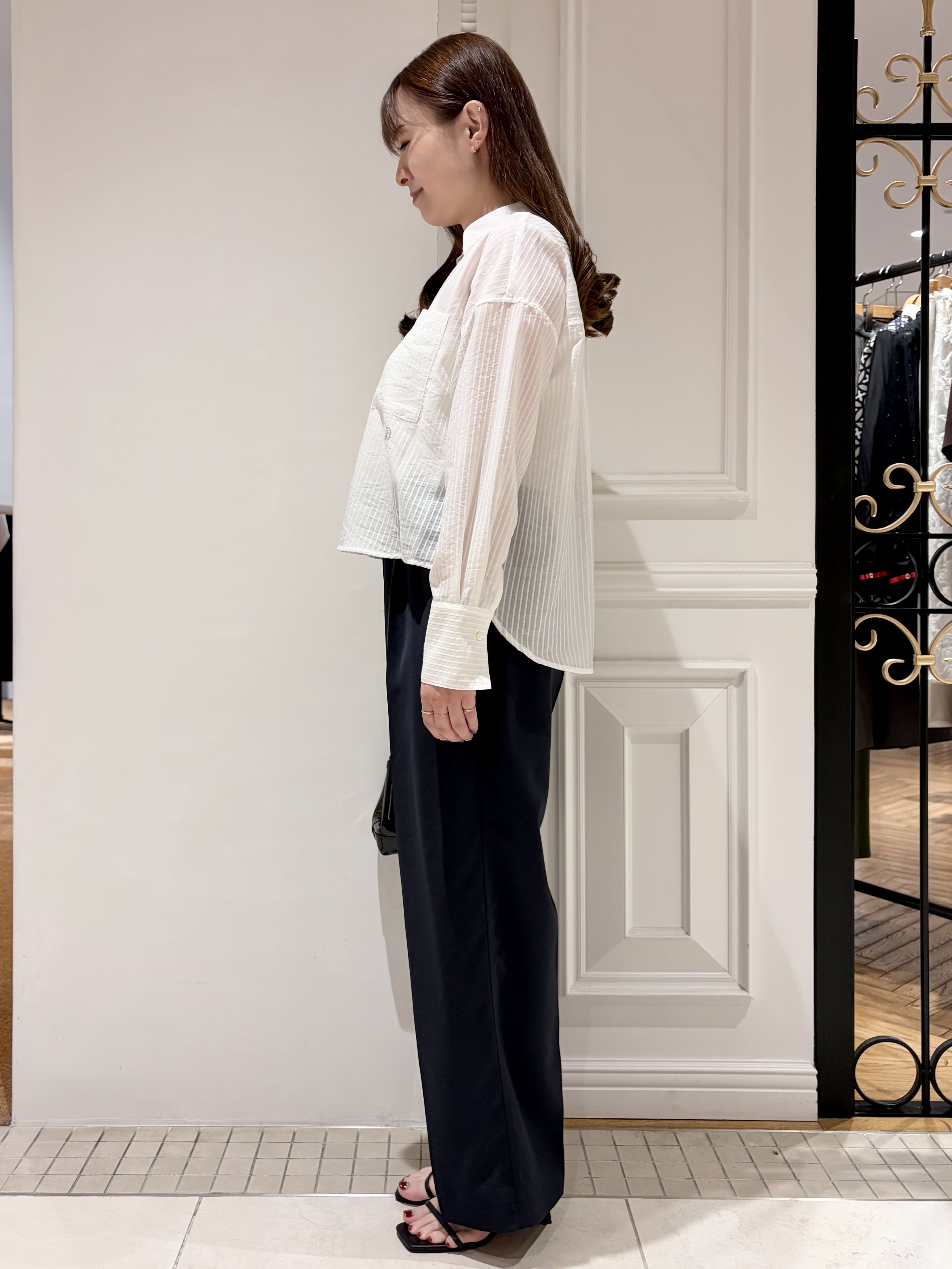 minowaさんの「DRESSTERIOR｜◆シアーストライプクロップドシャツ」を使ったコーディネート