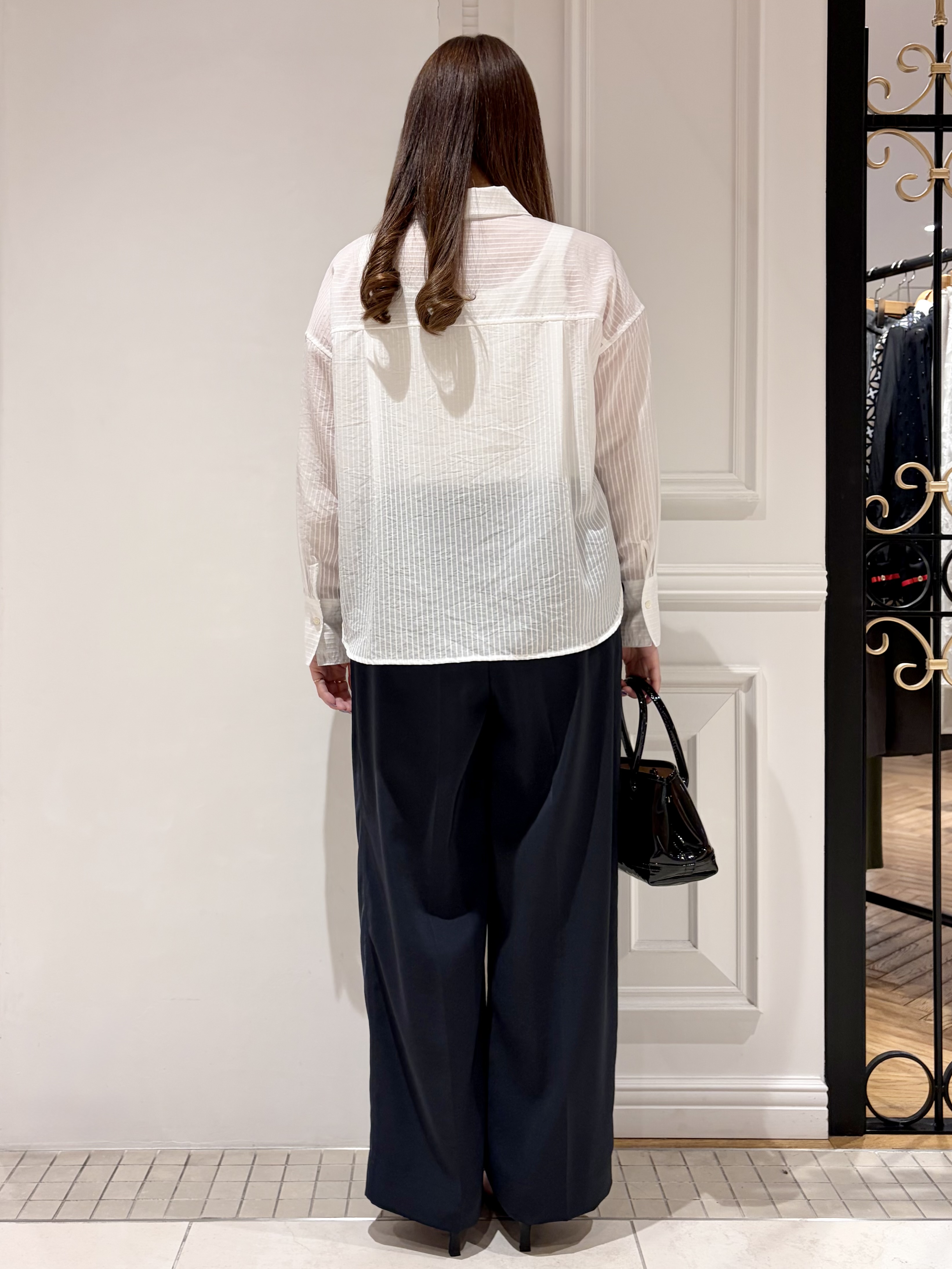 minowaさんの「DRESSTERIOR｜◆シアーストライプクロップドシャツ」を使ったコーディネート
