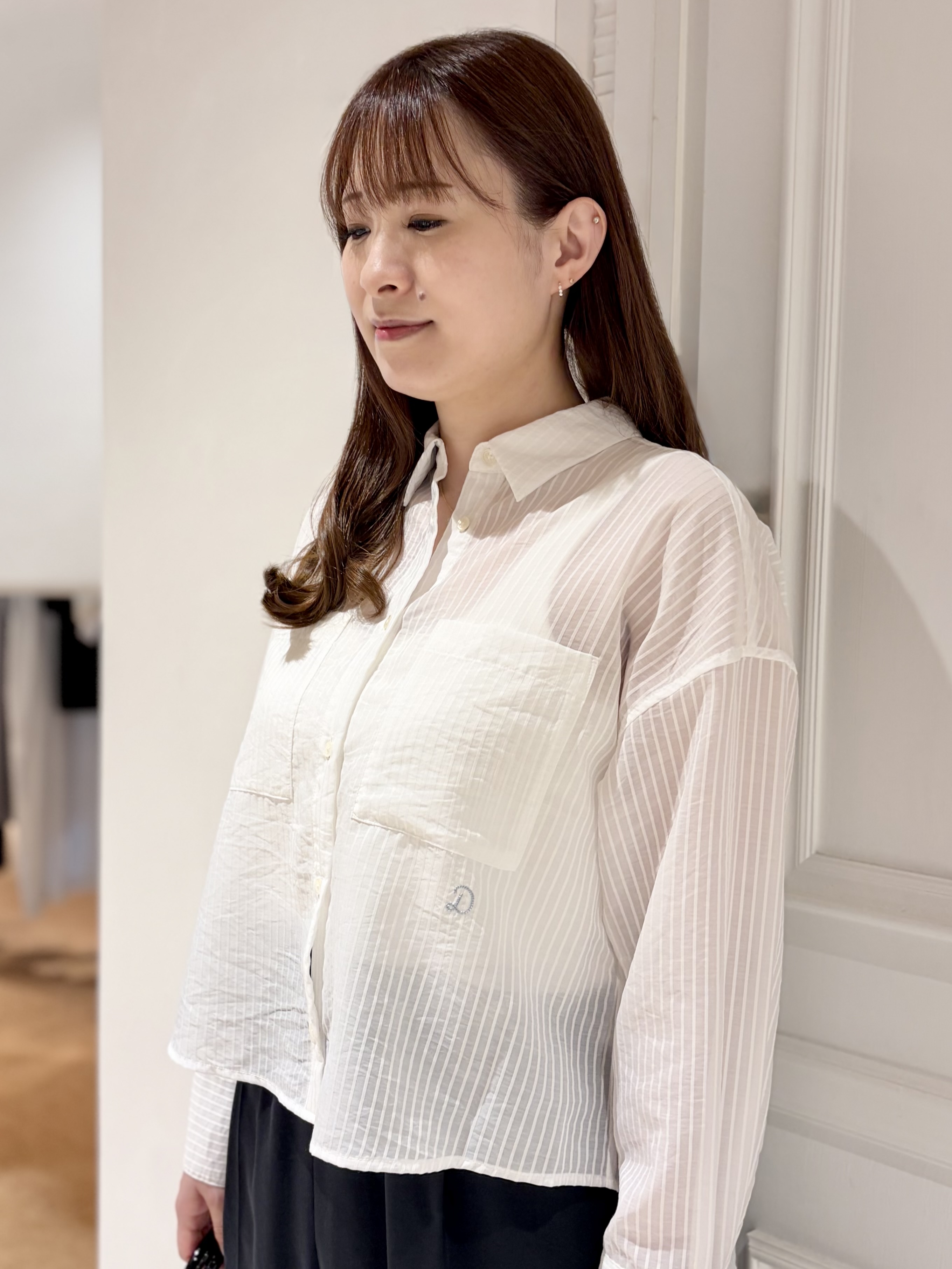 minowaさんの「DRESSTERIOR｜◆シアーストライプクロップドシャツ」を使ったコーディネート