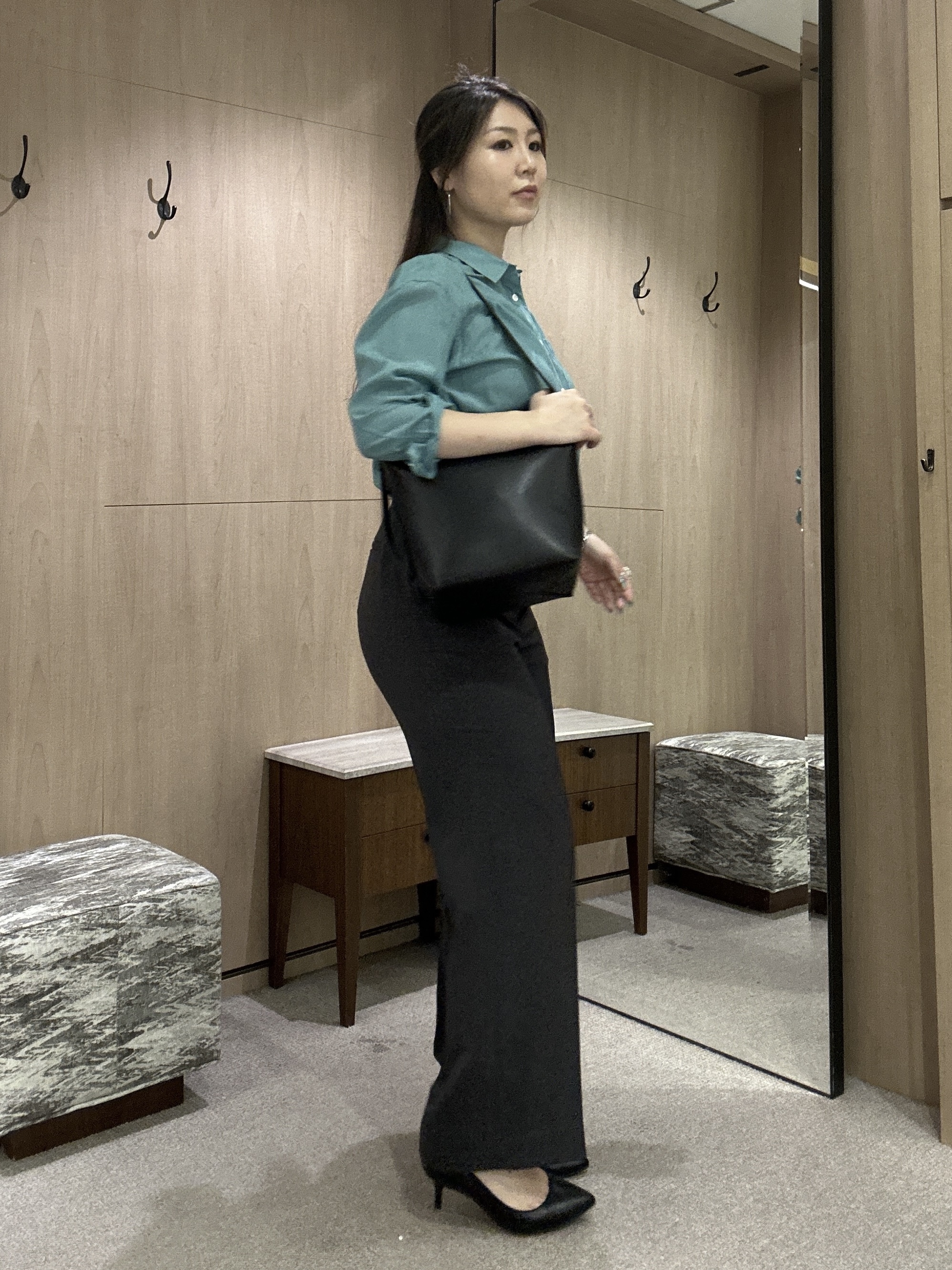 YURIさんの「UNTITLED｜【秋羽織り/肌に張り付きにくい】シルキータッチシアーシャツ」を使ったコーディネート