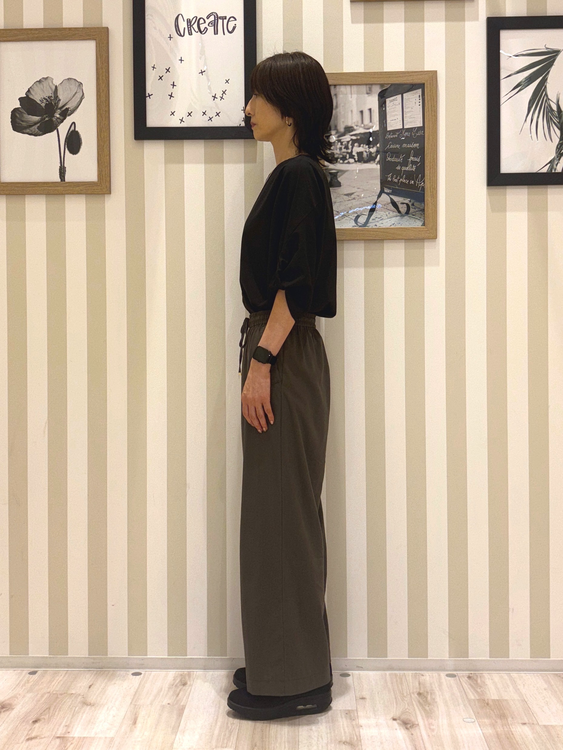 たまごがにさんの「SHOO･LA･RUE｜【S-LL/洗濯機可/二の腕カバー】楽に上品見え ツイストスリーブトップス」を使ったコーディネート